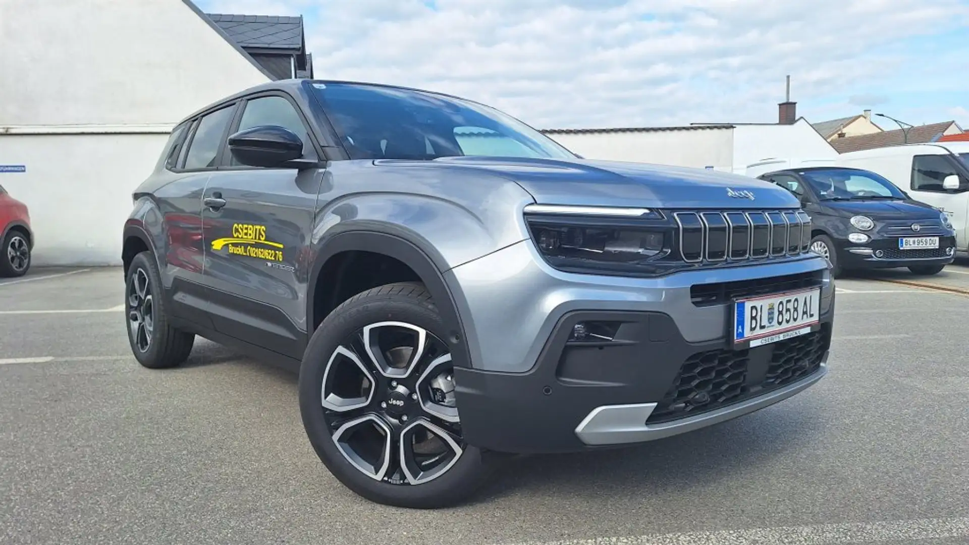 Jeep Avenger Summit 1,2 e-DCT6 Benzim Mild-Hybrid 21kW 6 Gang D Gris - 2