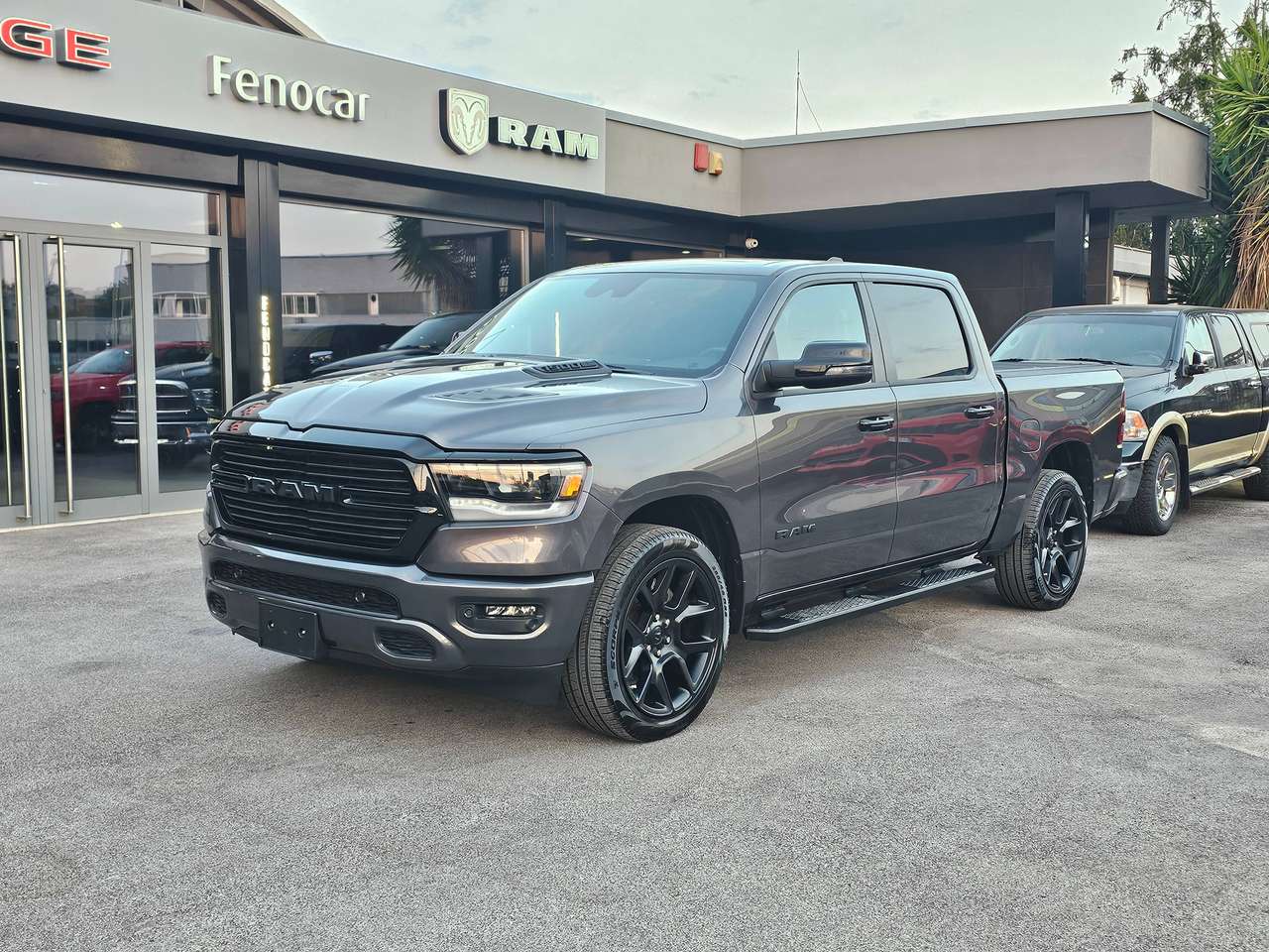 Dodge RAM Ram 1500 5.7 V8 Crew Cab Laramie Night Edition 395cv at8