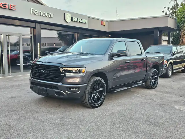 Dodge RAM Ram 1500 5.7 V8 Crew Cab Laramie Night Edition 395cv at8