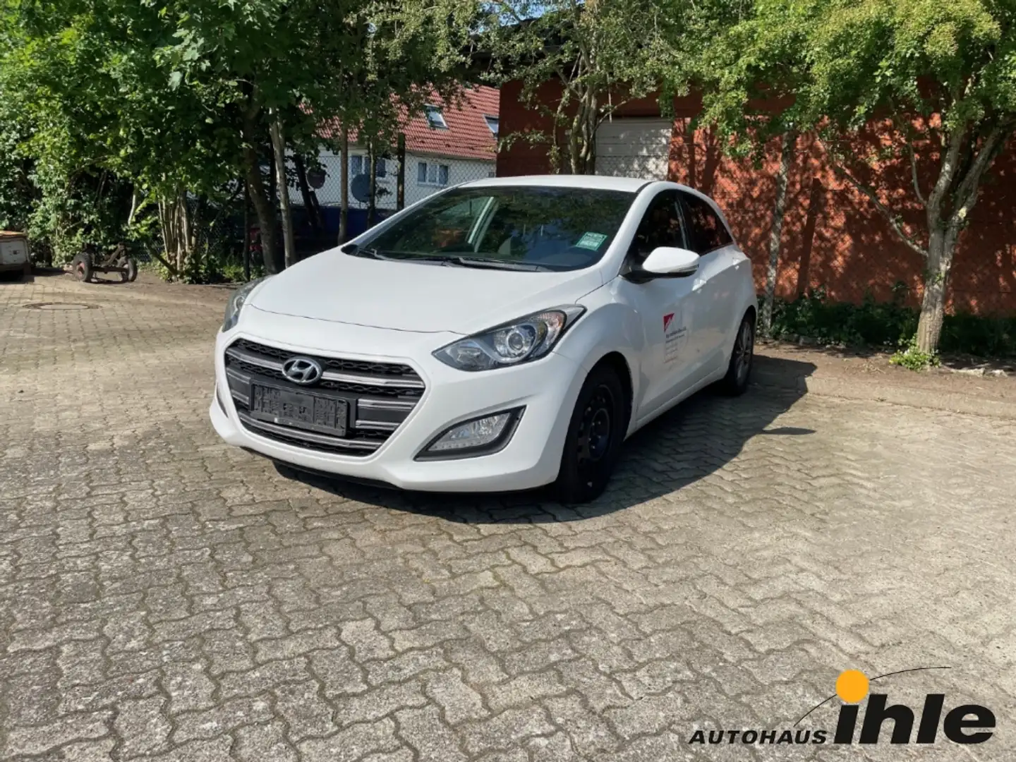 Hyundai i30 1,6 CRDi blue Passion R-KAMERA+NAVI+KLIMAAUTOMATIK Weiß - 1