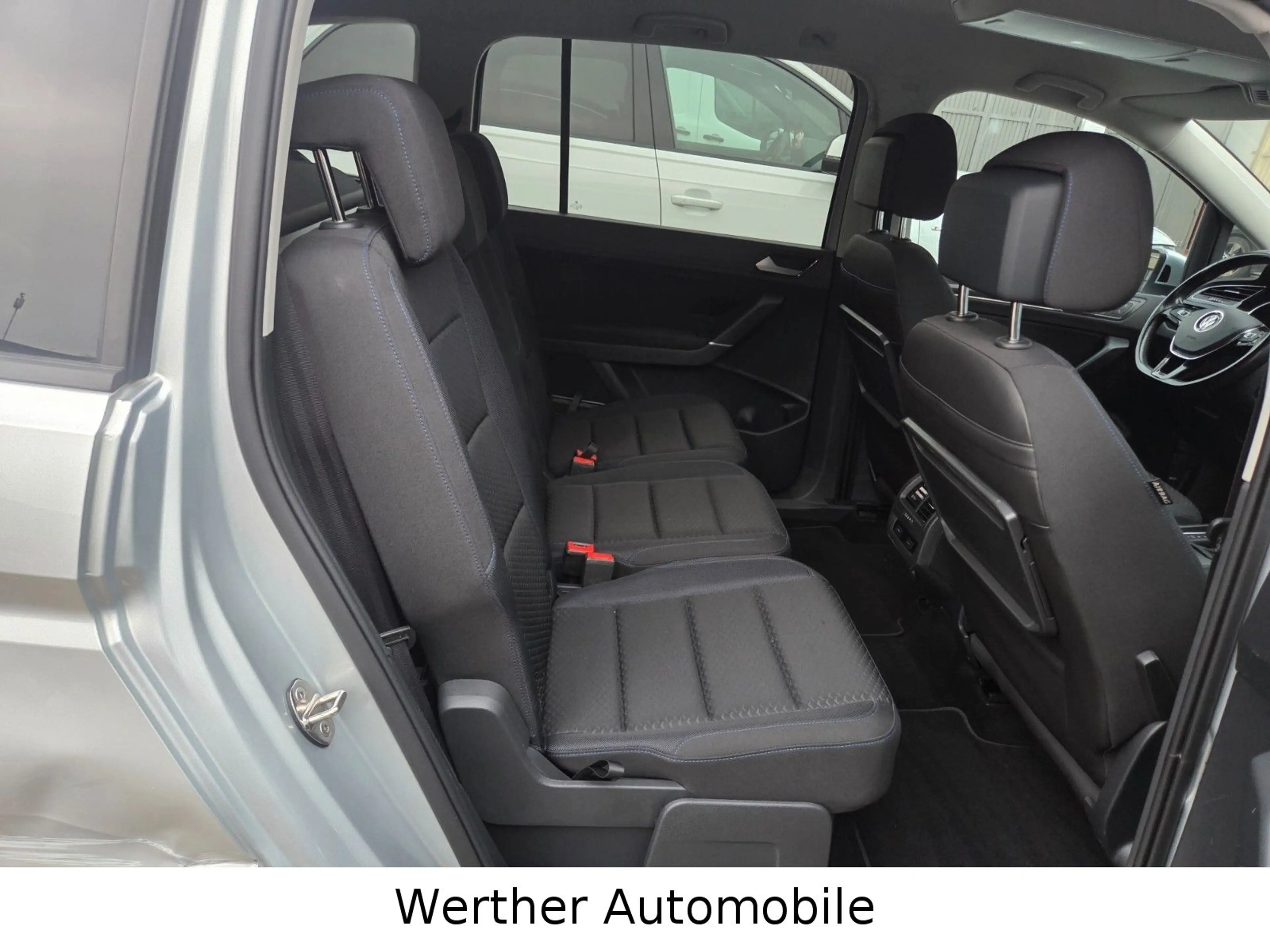 Volkswagen Touran United / Navi/LED/Kamera/Automatik/1.Hand — photo 17