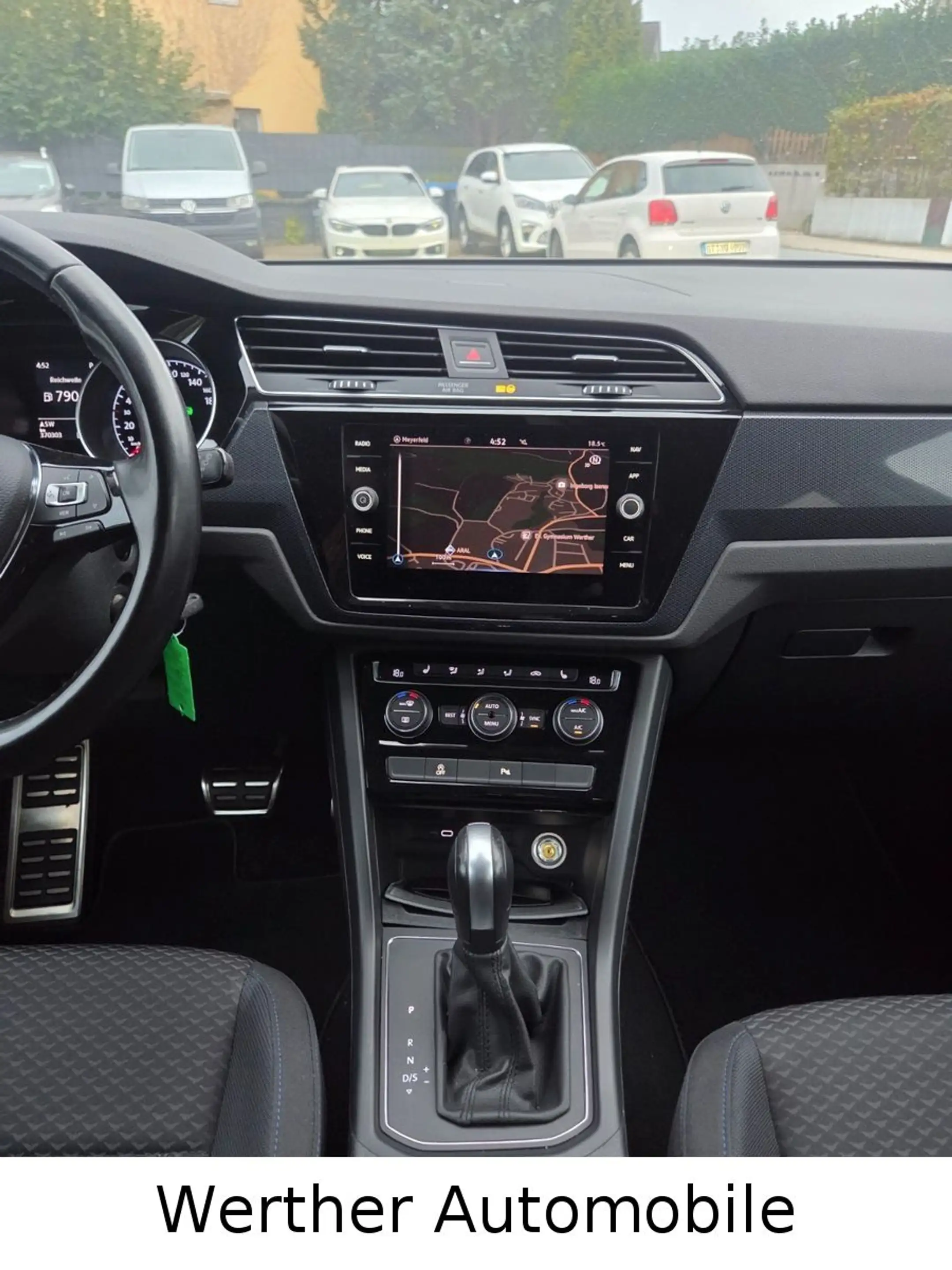 Volkswagen Touran United / Navi/LED/Kamera/Automatik/1.Hand — photo 14