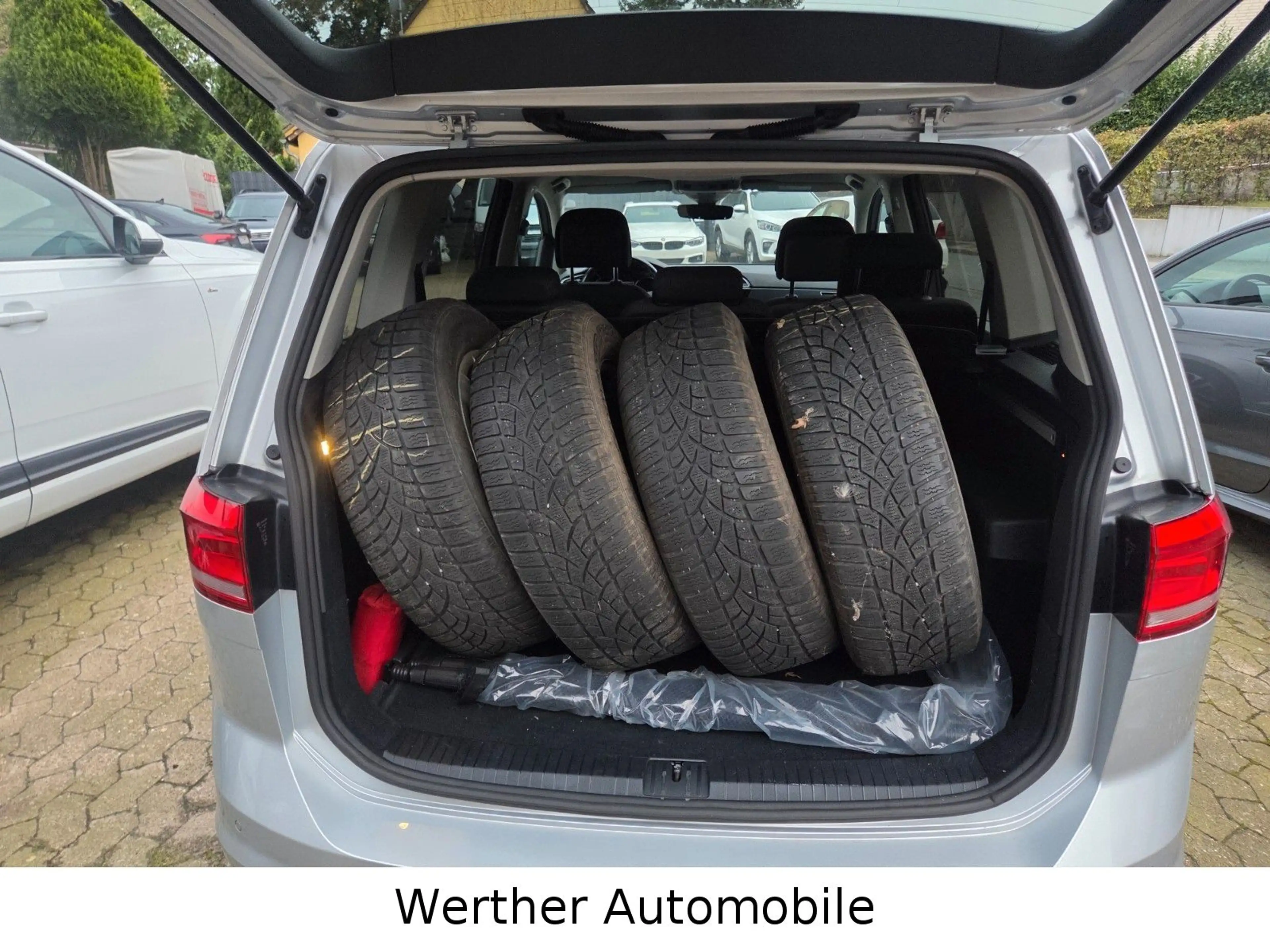 Volkswagen Touran United / Navi/LED/Kamera/Automatik/1.Hand — photo 19