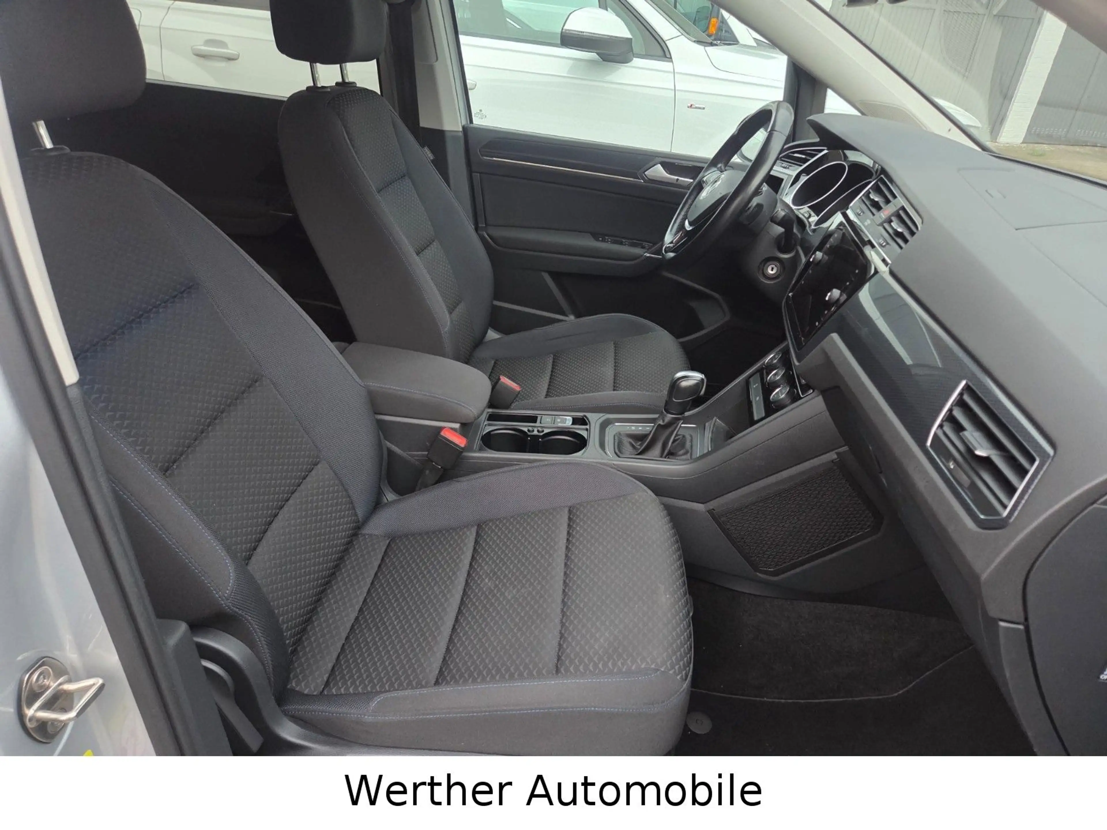 Volkswagen Touran United / Navi/LED/Kamera/Automatik/1.Hand — photo 16