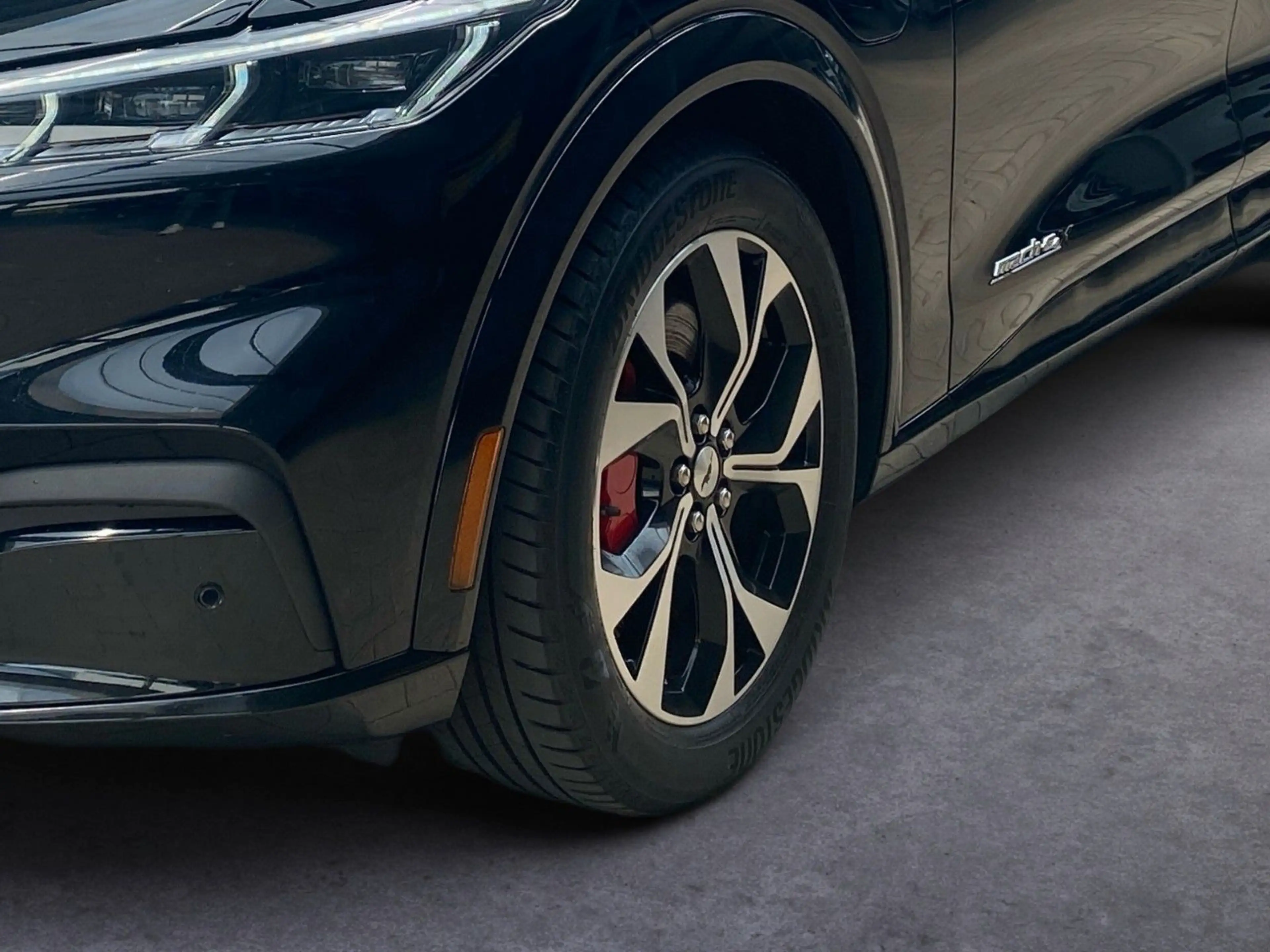 Ford Mustang Mach-E Premium AWD Extended — photo 6