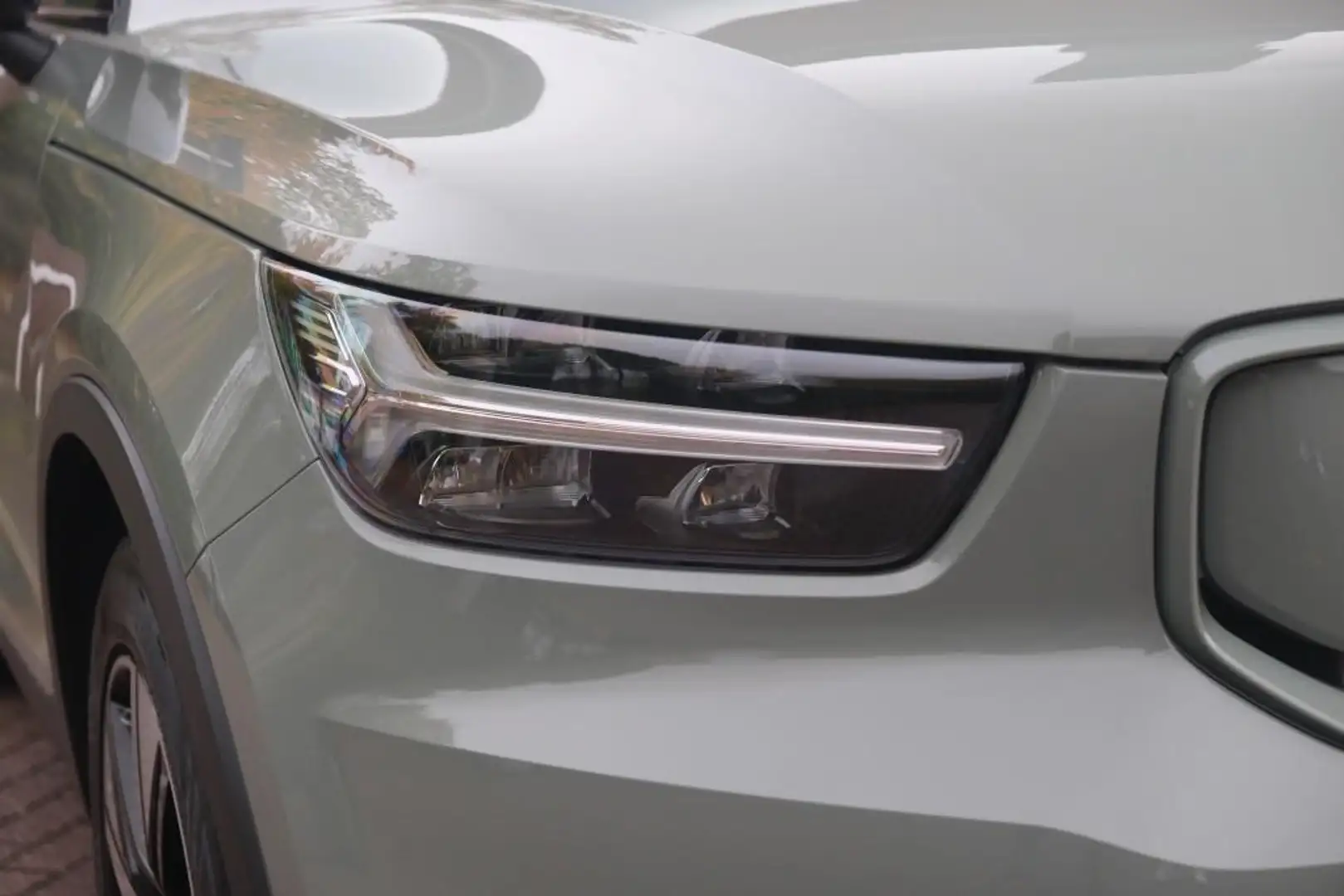 Volvo XC40 Recharge P8 408pk AWD R-Design | Navi | Adaptive C Groen - 2