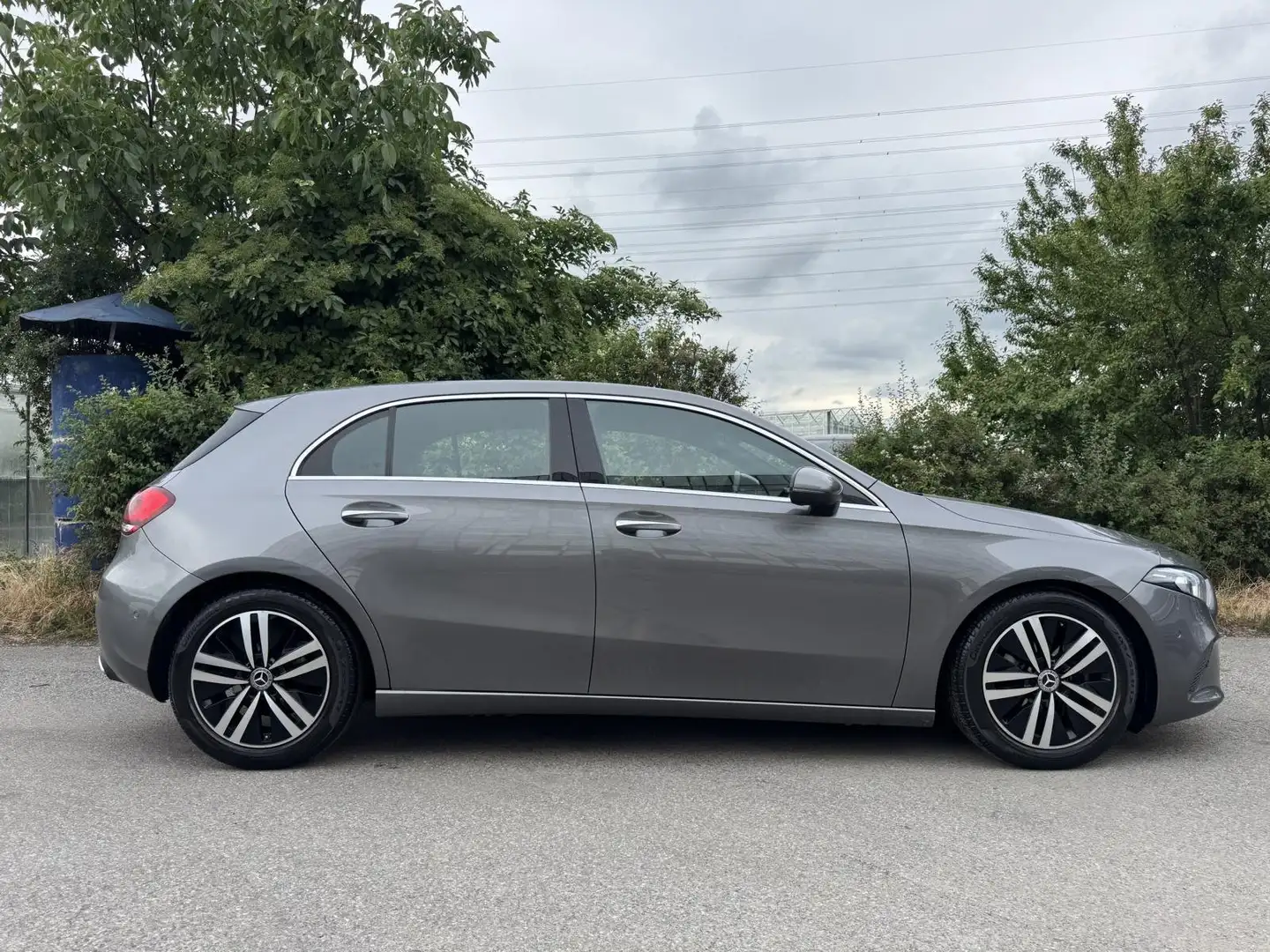 Mercedes-Benz A 180 A 180 d Autom. *viele Extras* Led-Beam Premium Adv Grau - 2