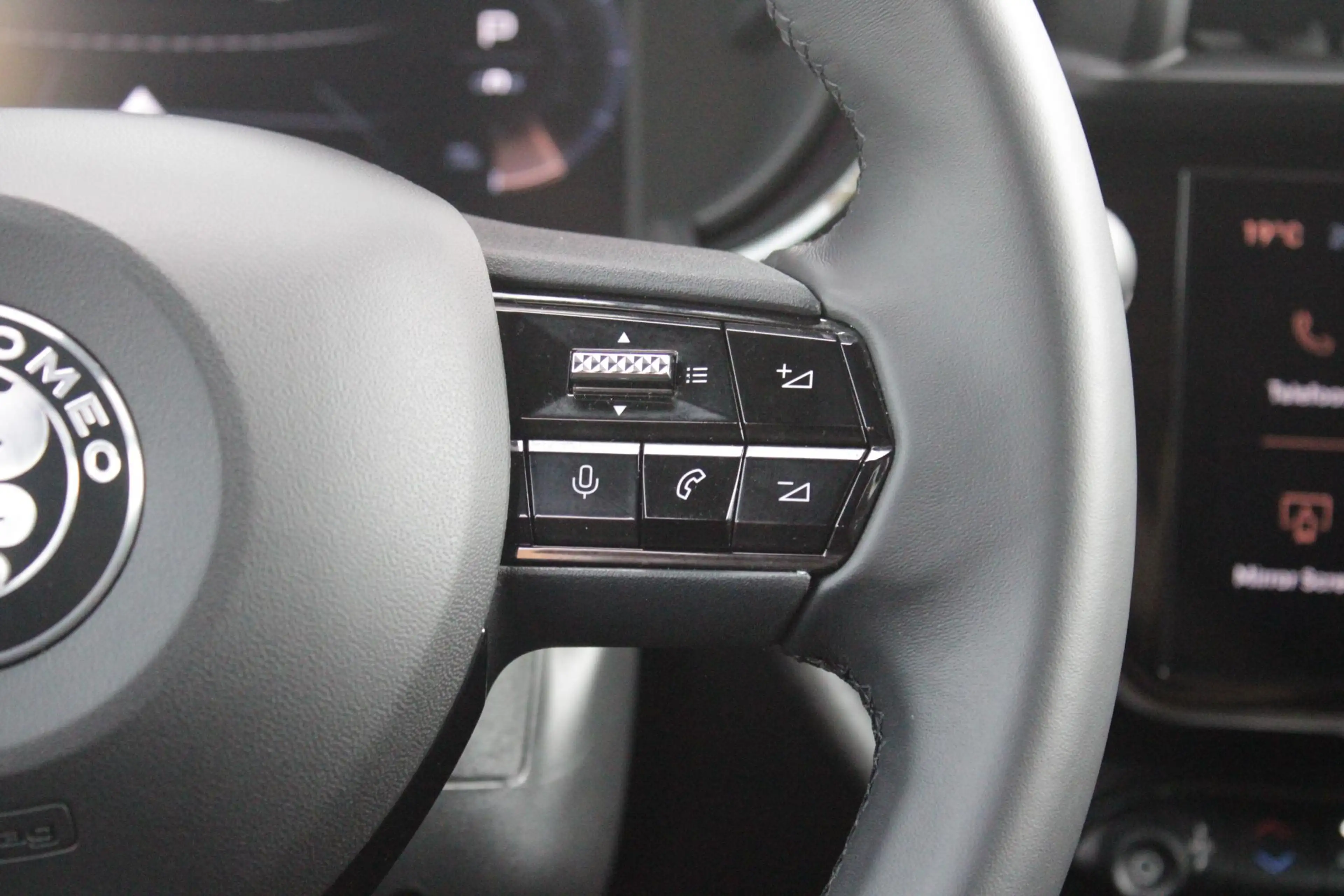 Alfa Romeo Junior 1.2 145PK AUTOMAAT Hybrid IBRIDA TI | TECHNO PACK: — photo 17