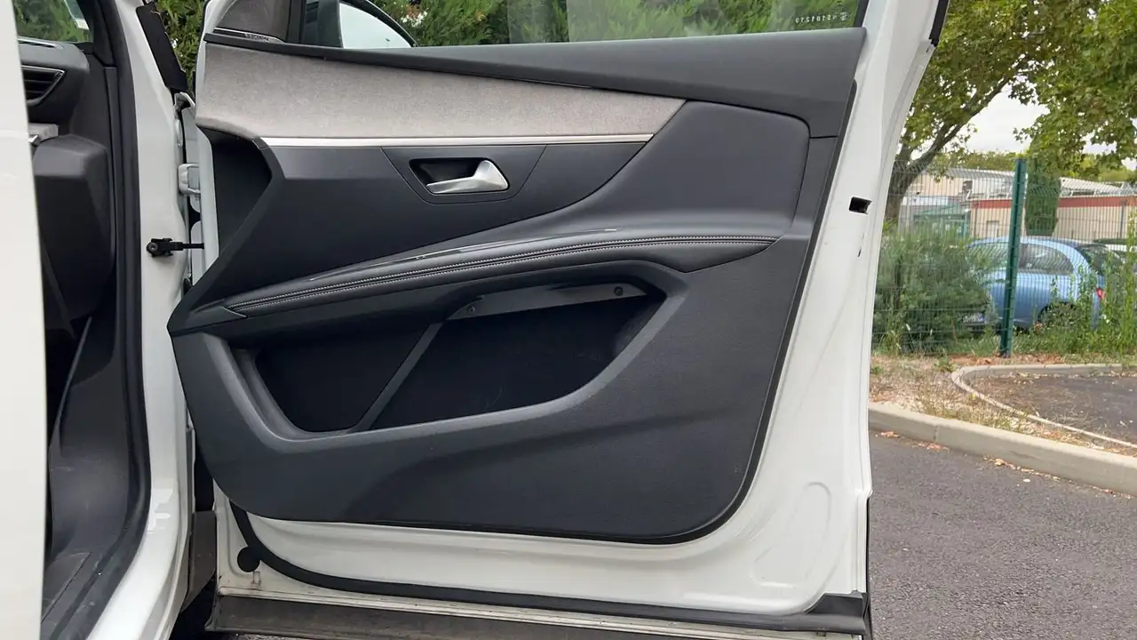 Peugeot 3008 3008 Plug-In Hybrid — photo 22