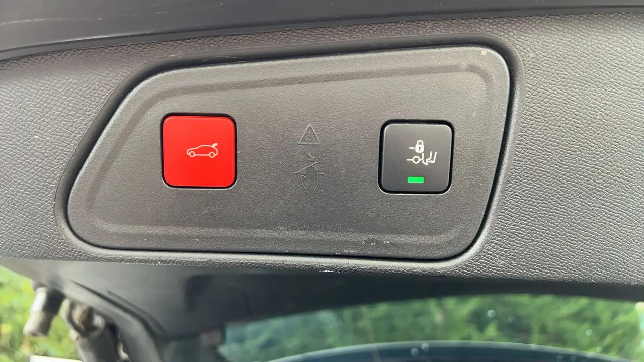 Peugeot 3008 3008 Plug-In Hybrid — photo 29