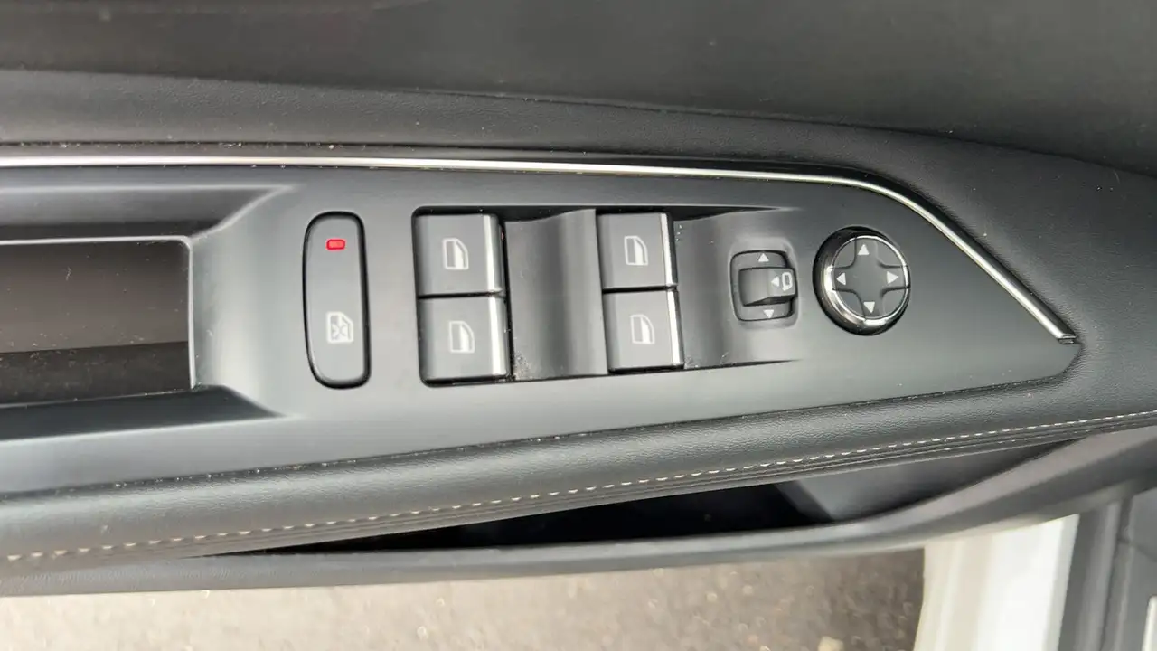 Peugeot 3008 3008 Plug-In Hybrid — photo 26