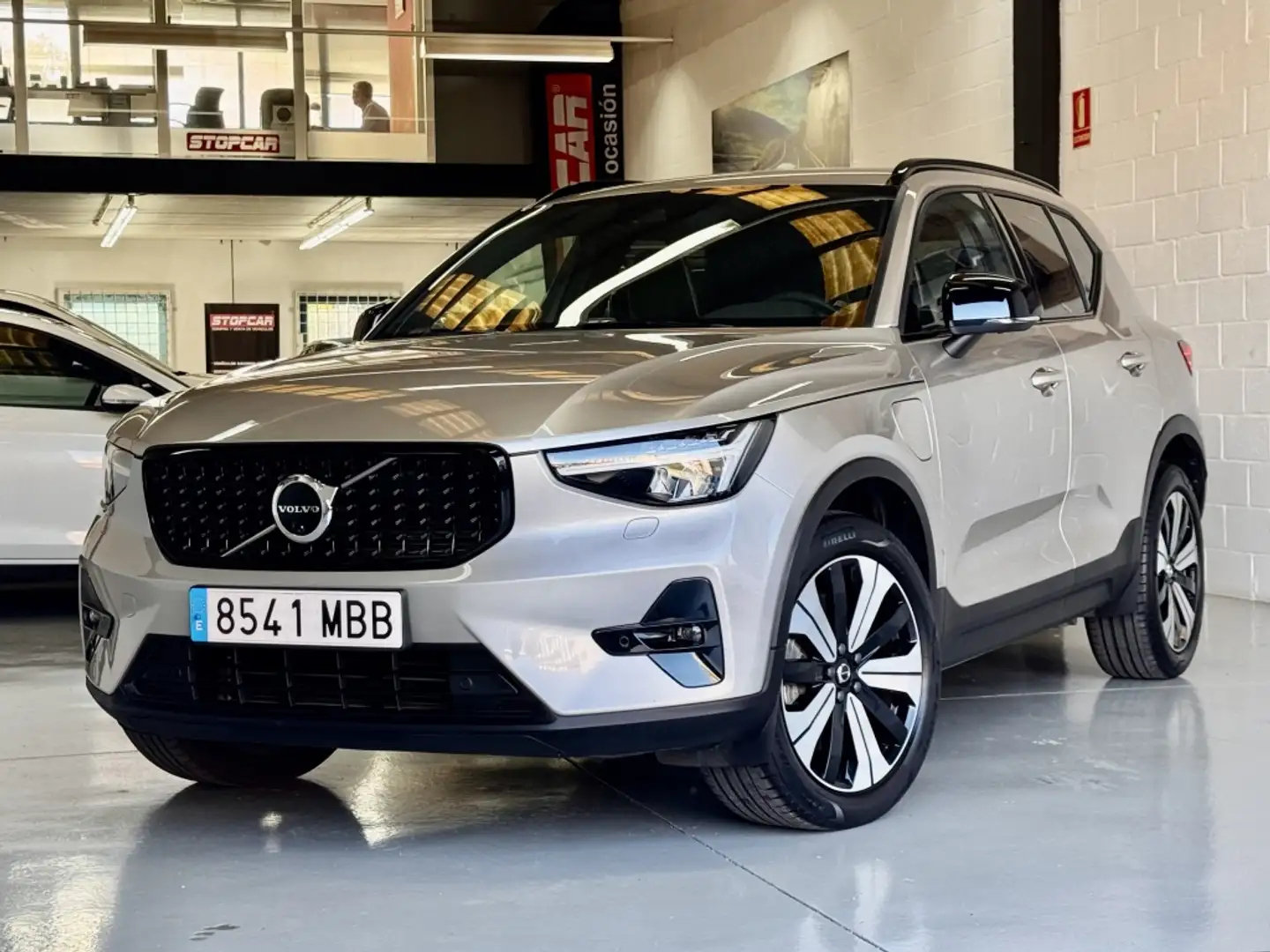 Volvo XC40 T5 Recharge Plus Dark Aut. Gris - 2