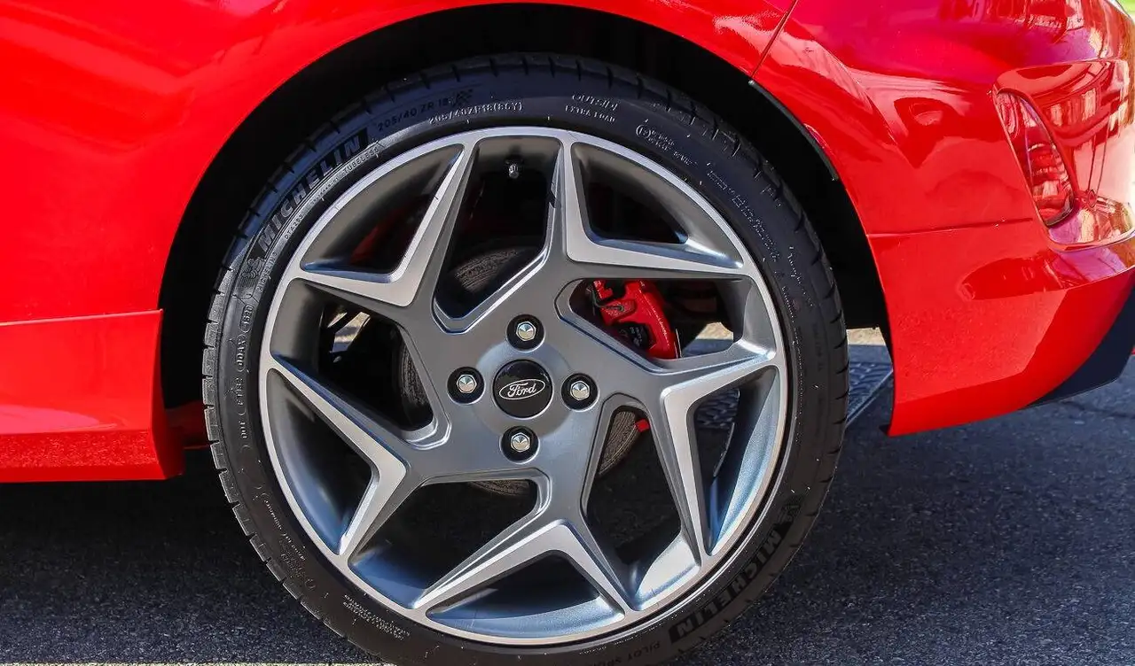 Ford Fiesta ST — photo 14