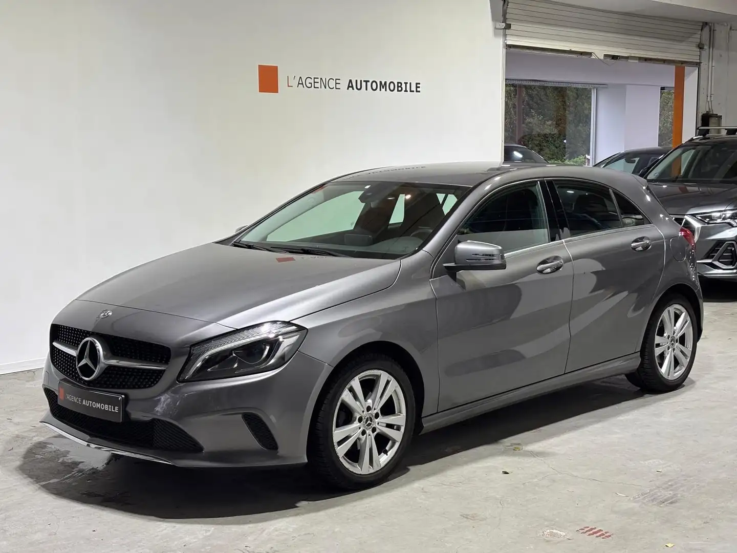 Mercedes-Benz A 180 Garantie 12 mois Gris - 2