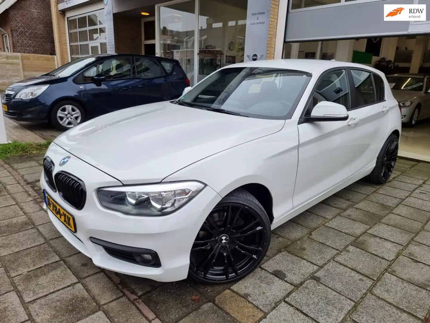 BMW 118 1-serie 118i M Sport bijela - 1