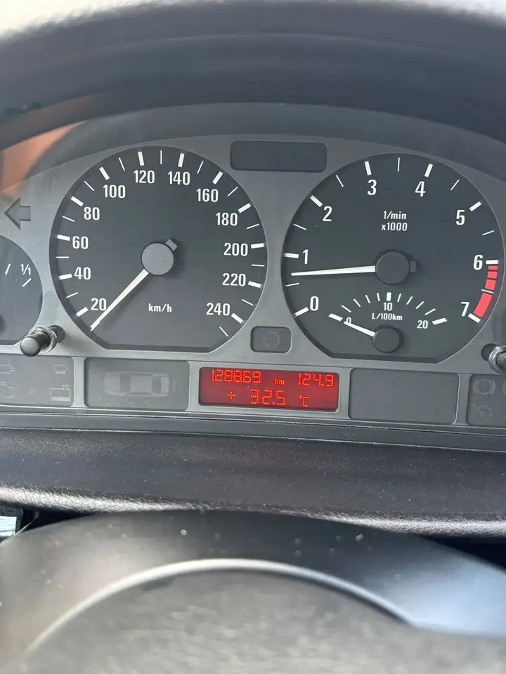 BMW 320i Attiva, foto 10