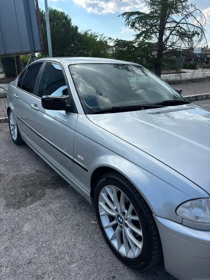 BMW 320i Attiva, foto 2