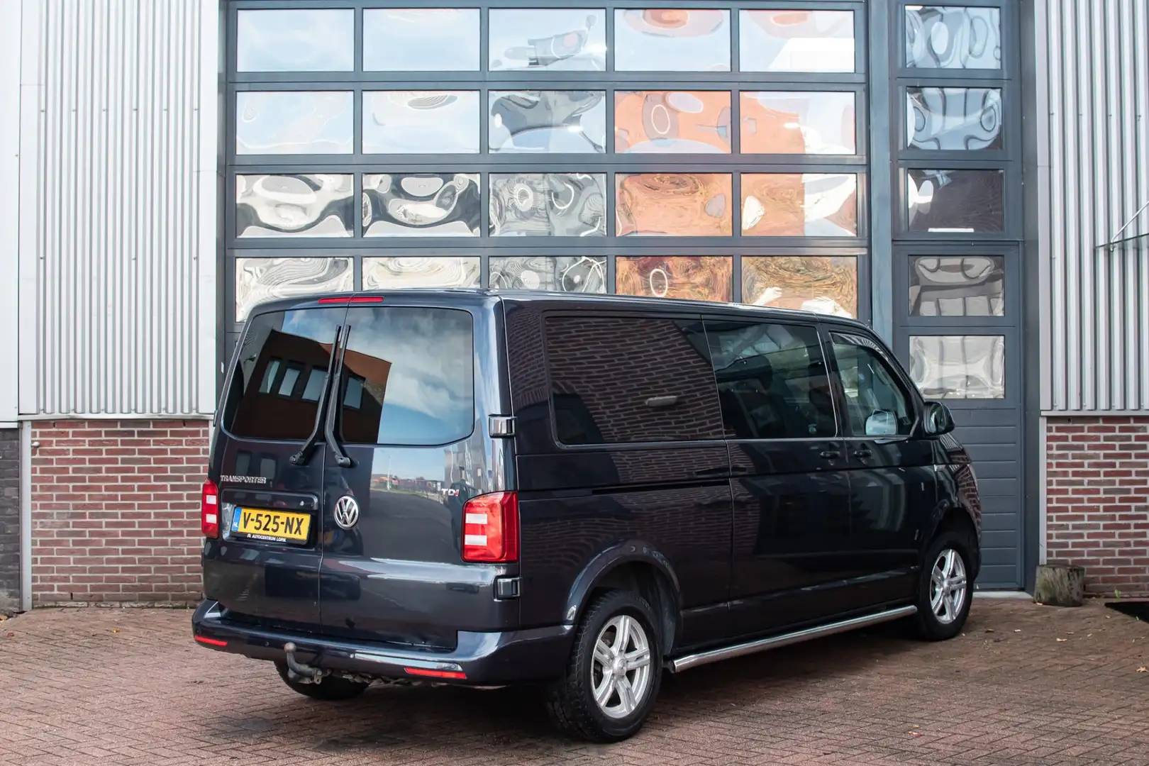 Volkswagen Transporter 2.0 TDI L2H1 DC Highline *ACC*NAP*Trekhaak - 2