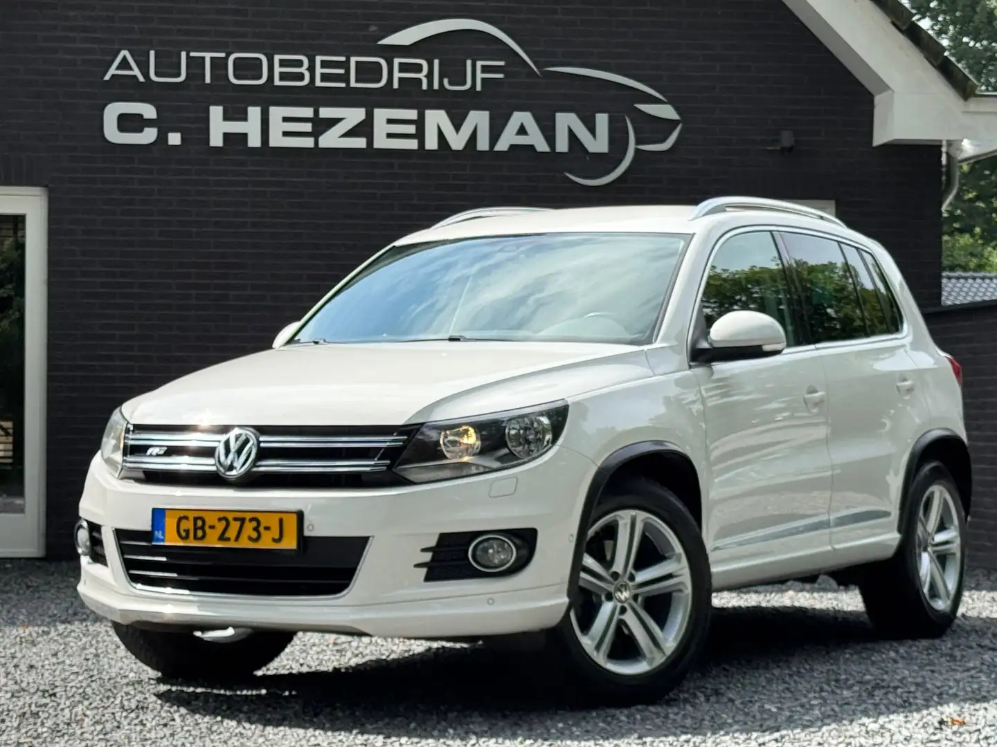Volkswagen Tiguan 1.4 TSI Sport&Style R-line Edition Navigatie Alcan Wit - 1