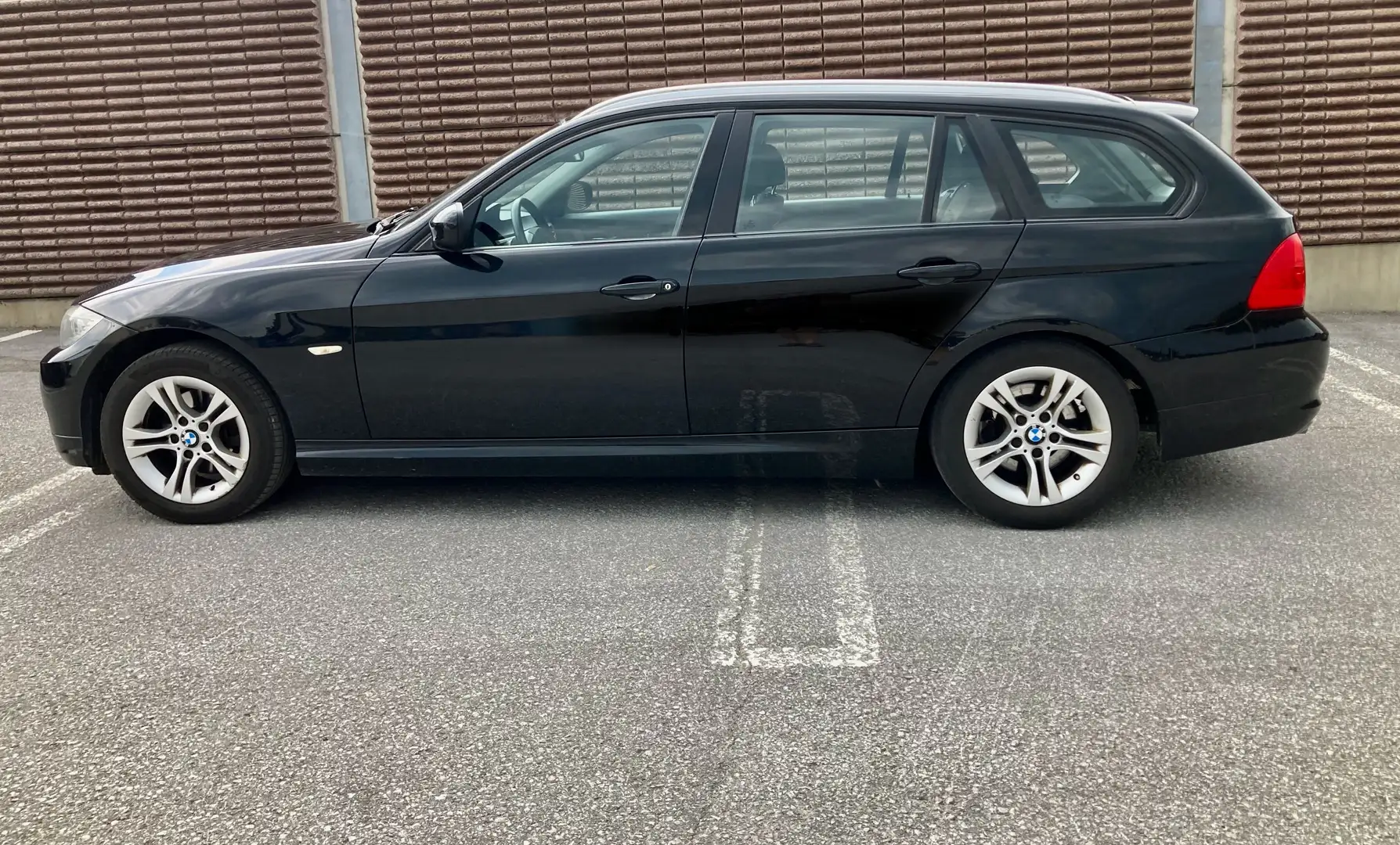 BMW 316 316d Touring Schwarz - 2