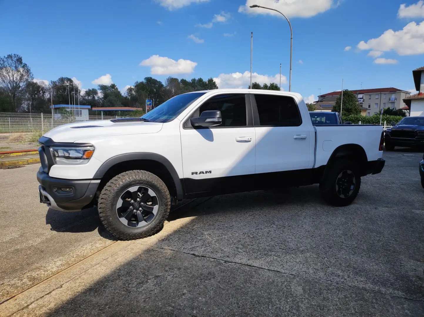 Dodge RAM Ram 1500 5.7 V8  Rebel GPL Blanco - 2