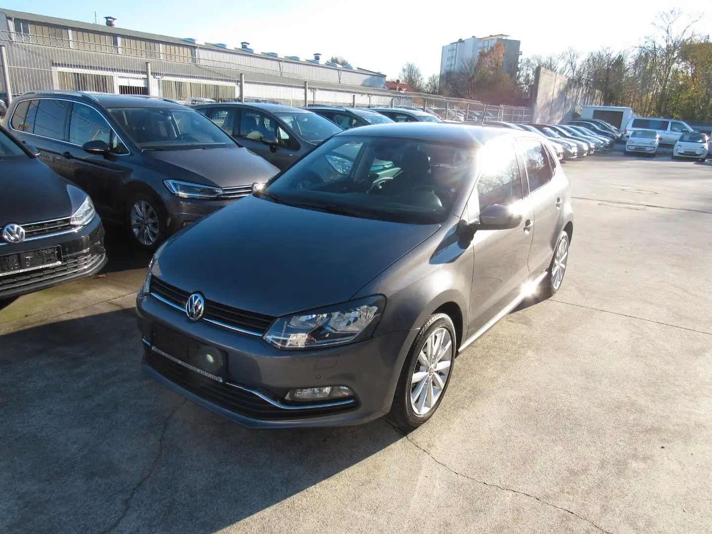 Volkswagen Polo V Highline,AUTOMATIK,KLIMA,NAVI,SITZHEIZUNG Gris - 2