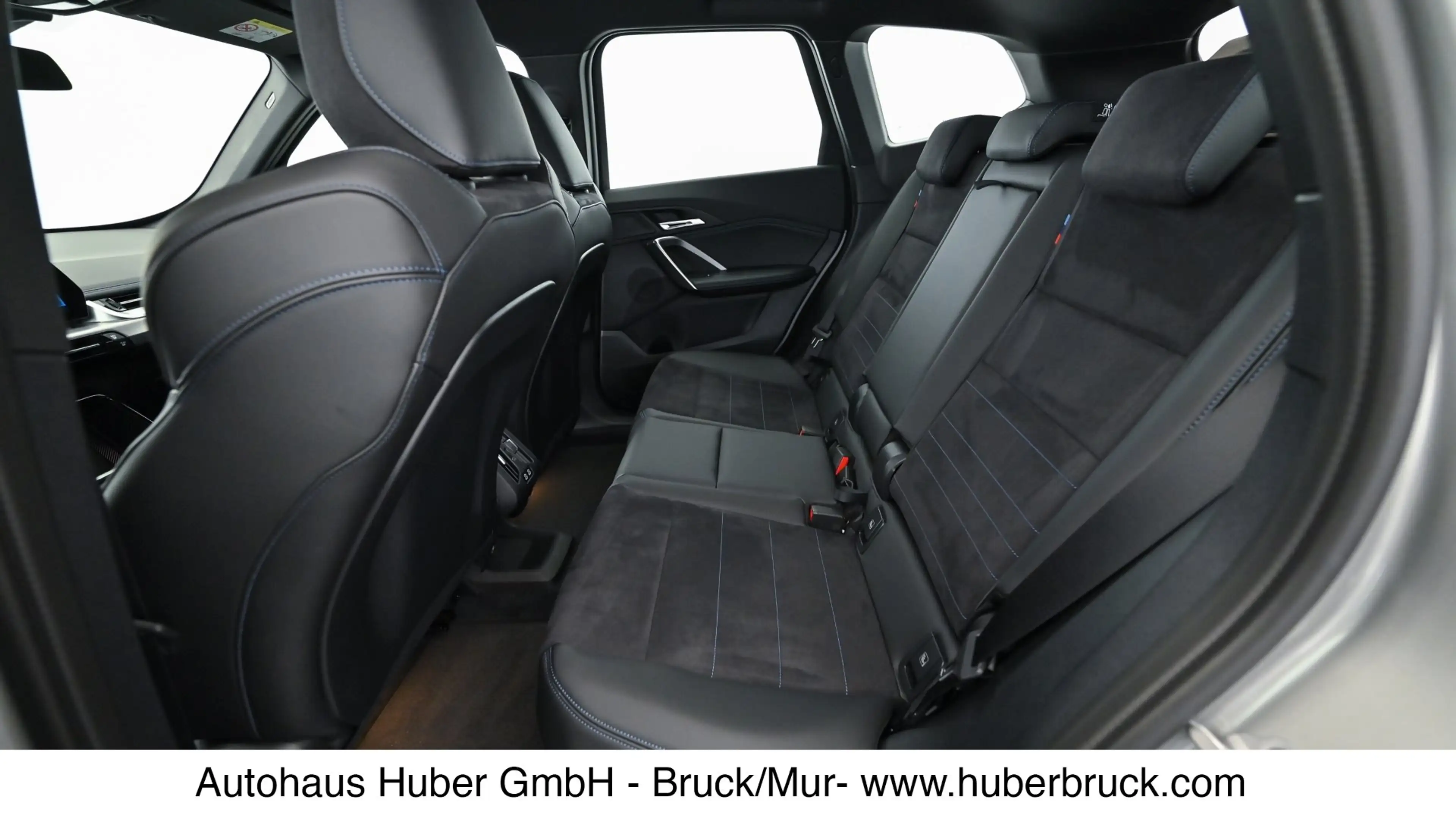 BMW iX1 eDrive20 — photo 12