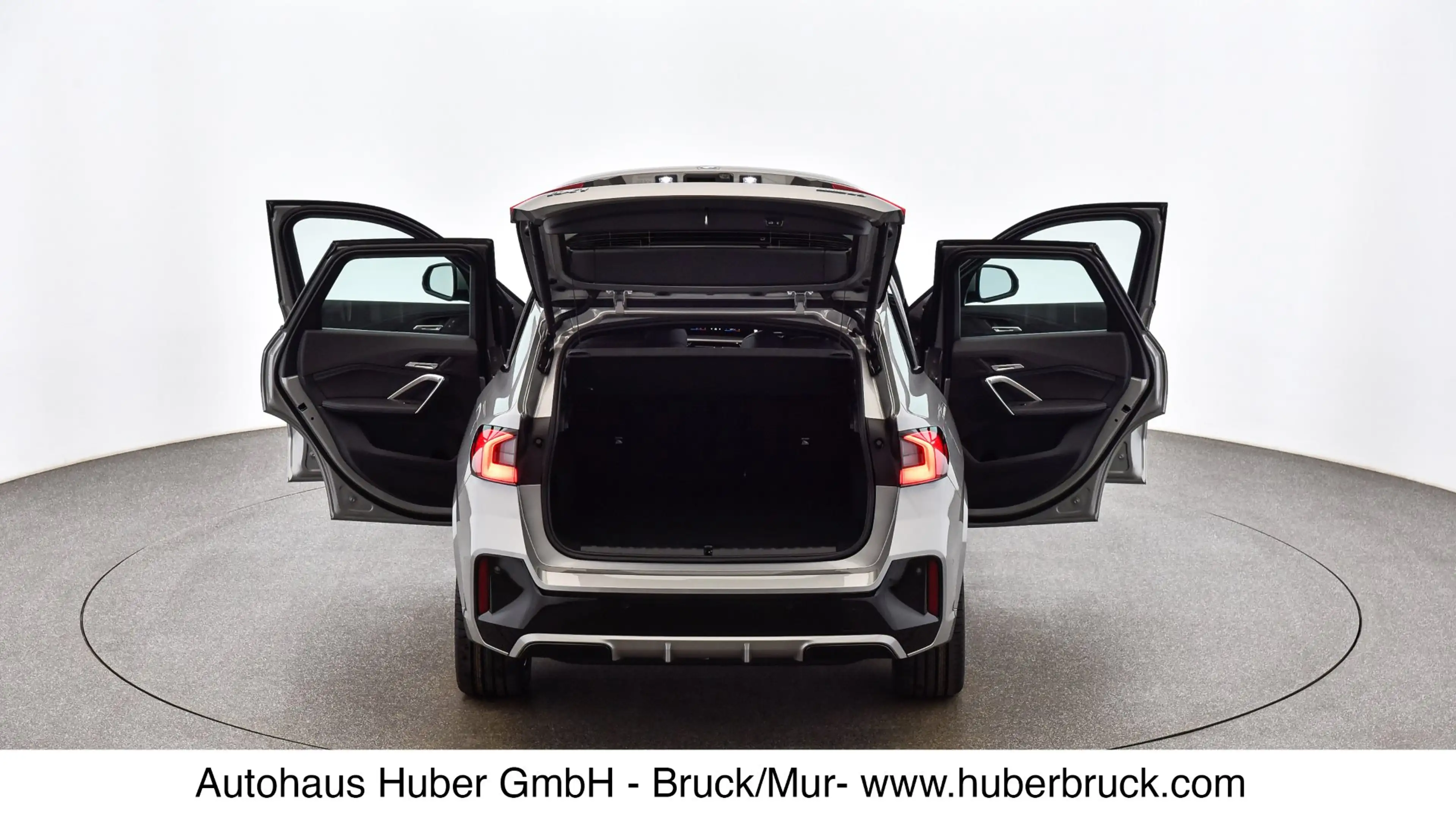 BMW iX1 eDrive20 — photo 8