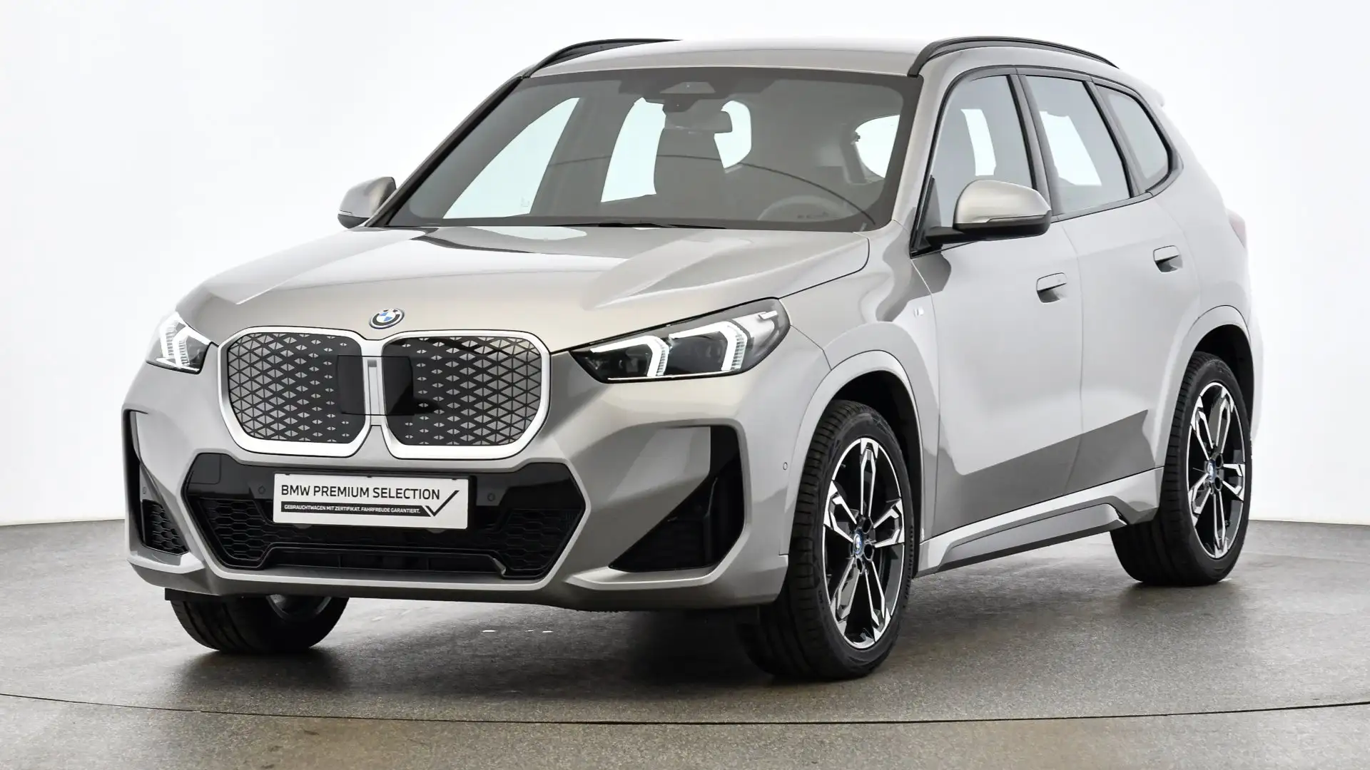 BMW iX1 eDrive20 Silber - 2