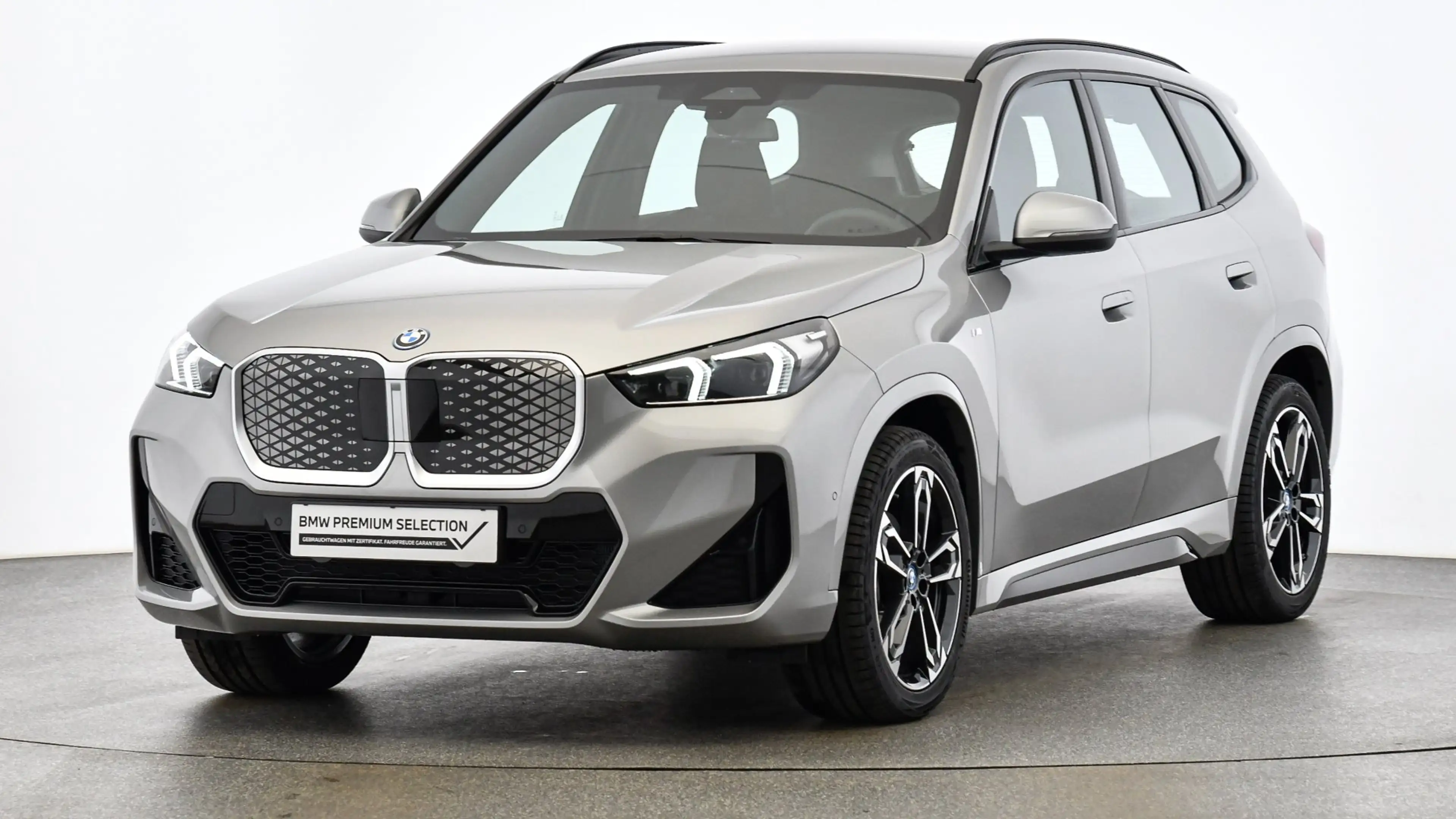 BMW iX1 eDrive20 — photo 2