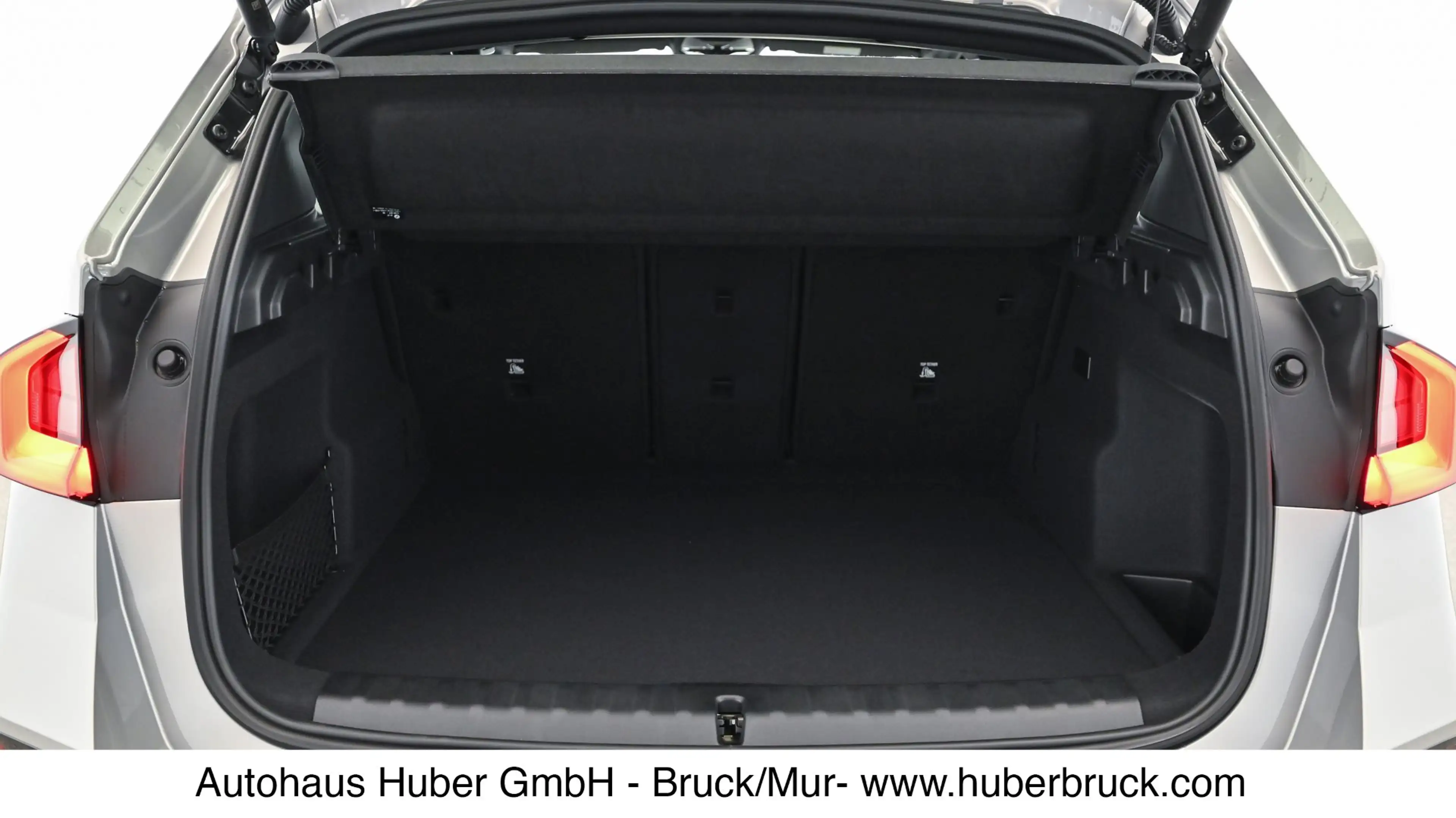 BMW iX1 eDrive20 — photo 11