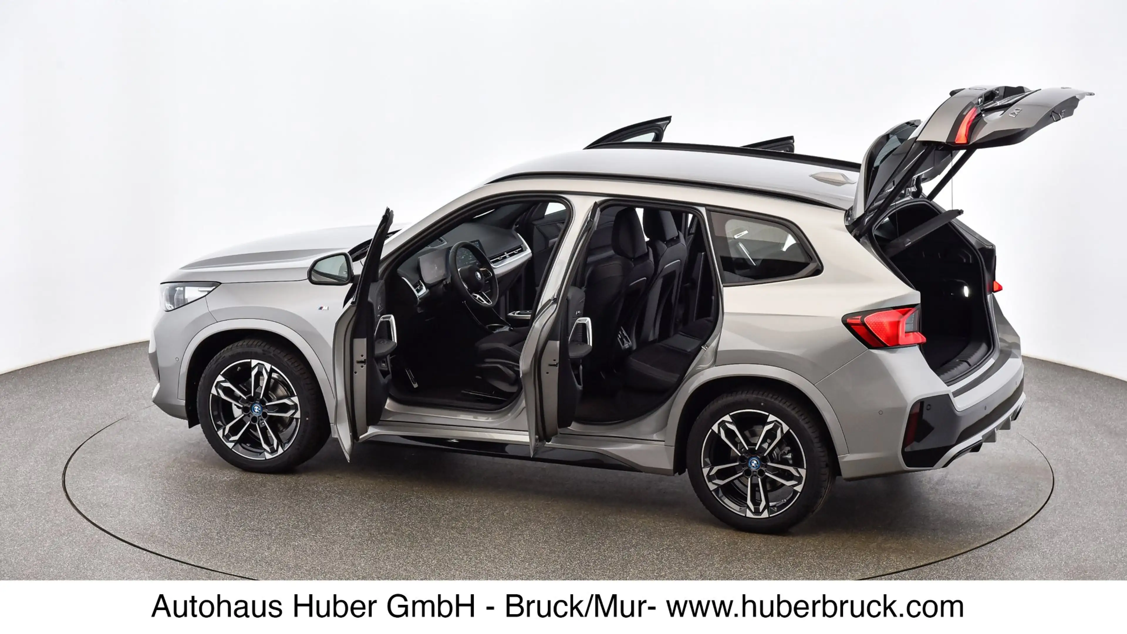 BMW iX1 eDrive20 — photo 9