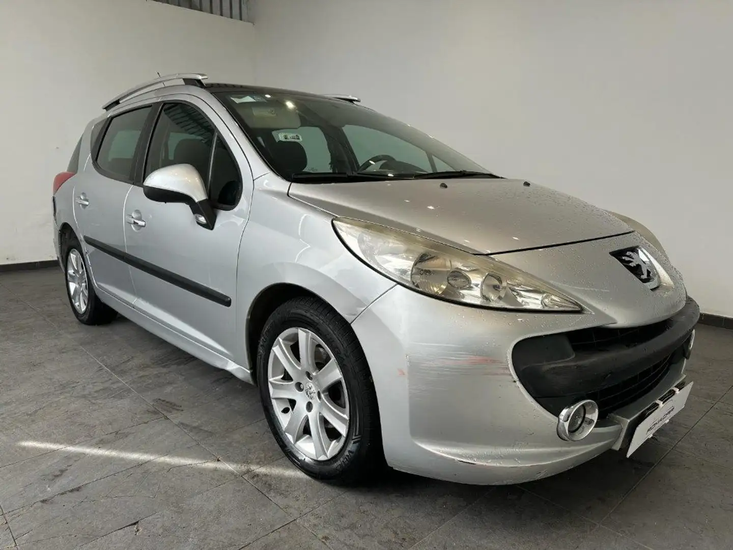 Peugeot 207 1.6 HDi 90CV SW ONE Line Gris - 1