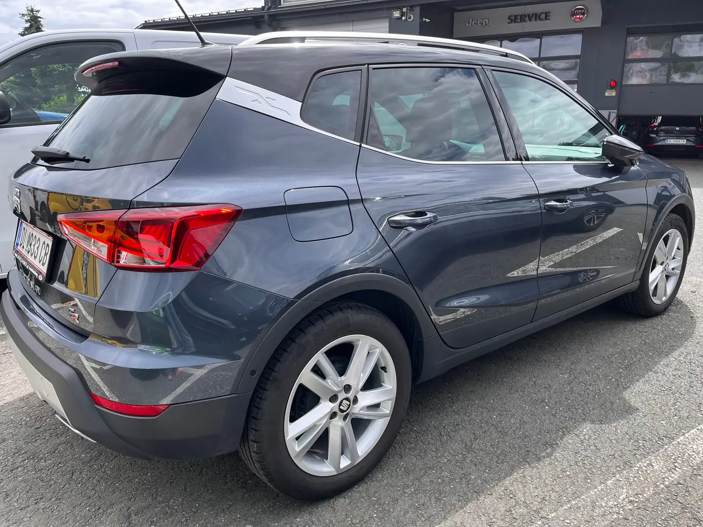 SEAT Arona FR TGI-Hybrid Grau - 2