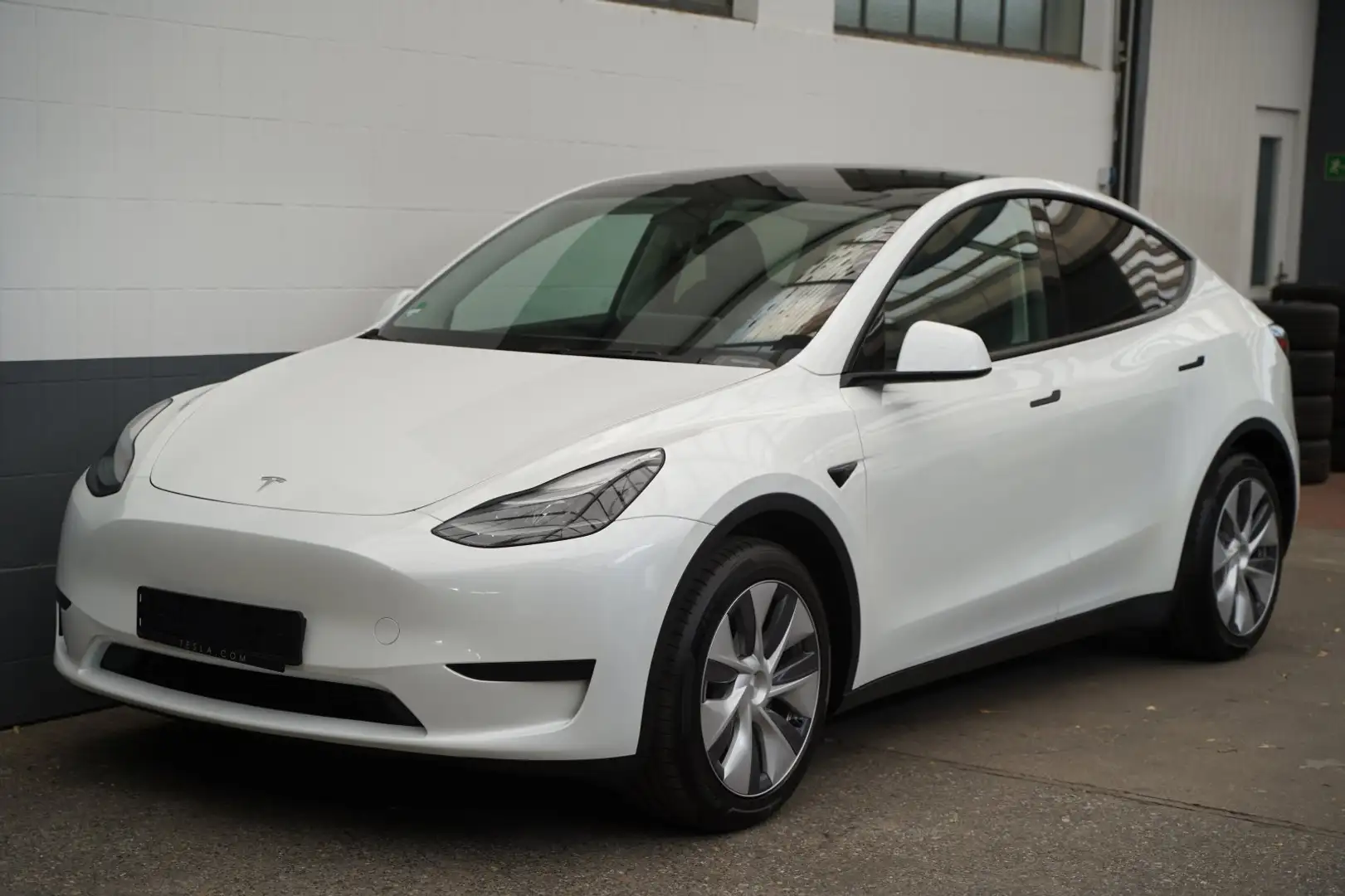 Tesla Model Y Standard Range RWD *Matrix-LED* Weiß - 2