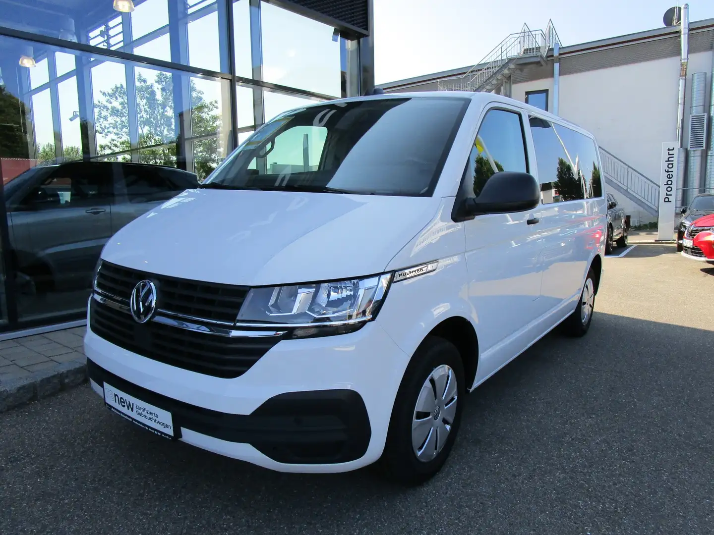 Volkswagen T6.1 Multivan Trendline FWD Transporter ALLWETTER DREHSITZE Weiß - 2