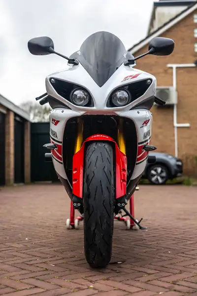 Yamaha YZF-R1 - foto 7