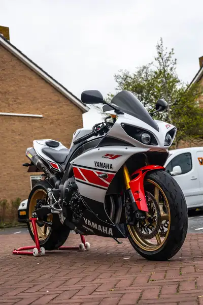 Yamaha YZF-R1 - foto 6