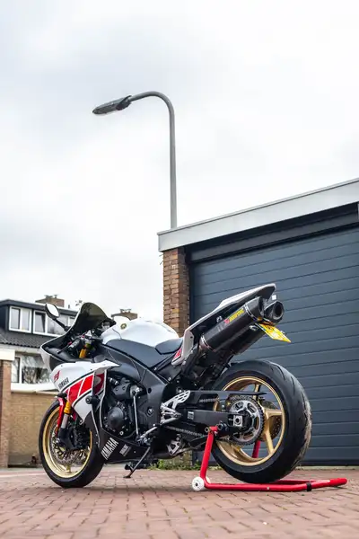 Yamaha YZF-R1 - foto 3