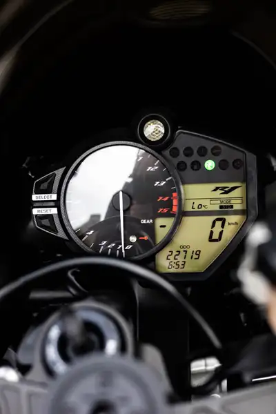 Yamaha YZF-R1 - foto 8