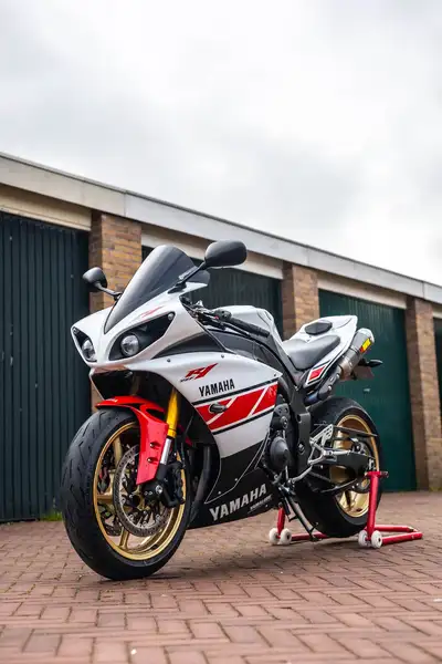 Yamaha YZF-R1 - foto 2