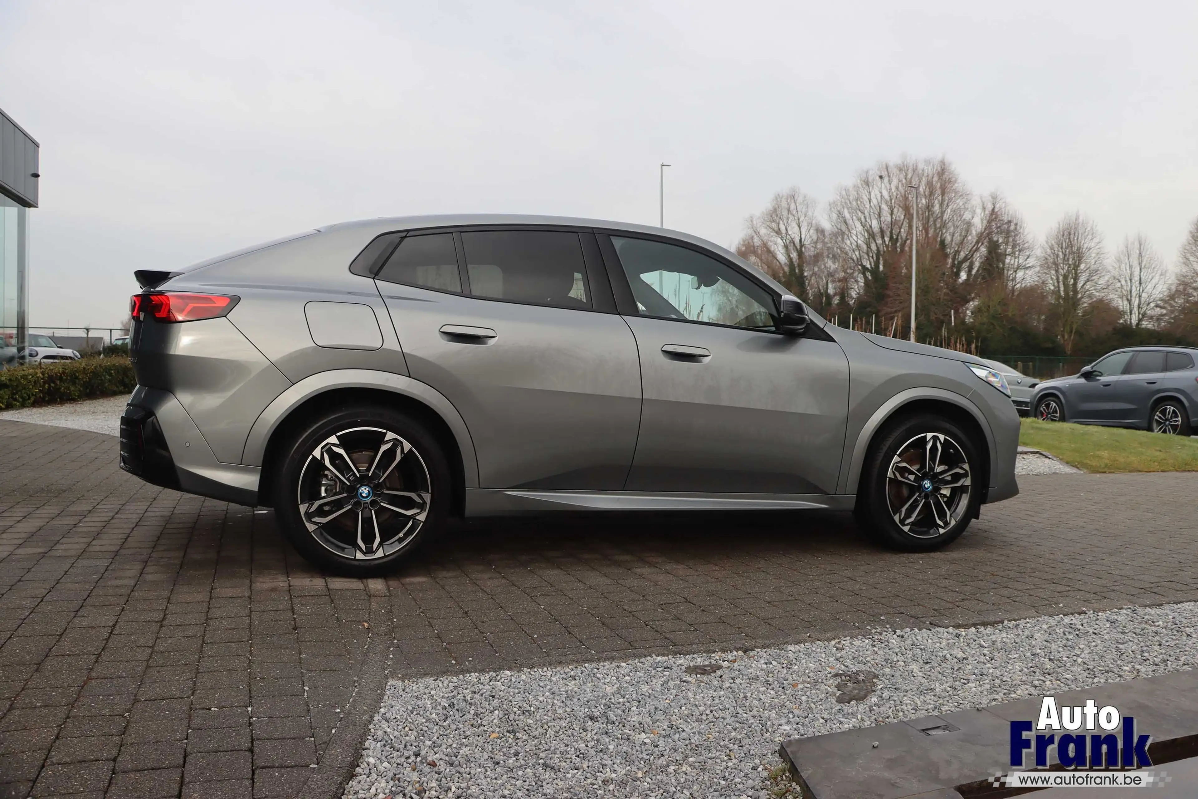 BMW iX2 30 / 4X4 / M-SPORT / KEYLESS / ADAP LED / VERW ZTL — photo 8