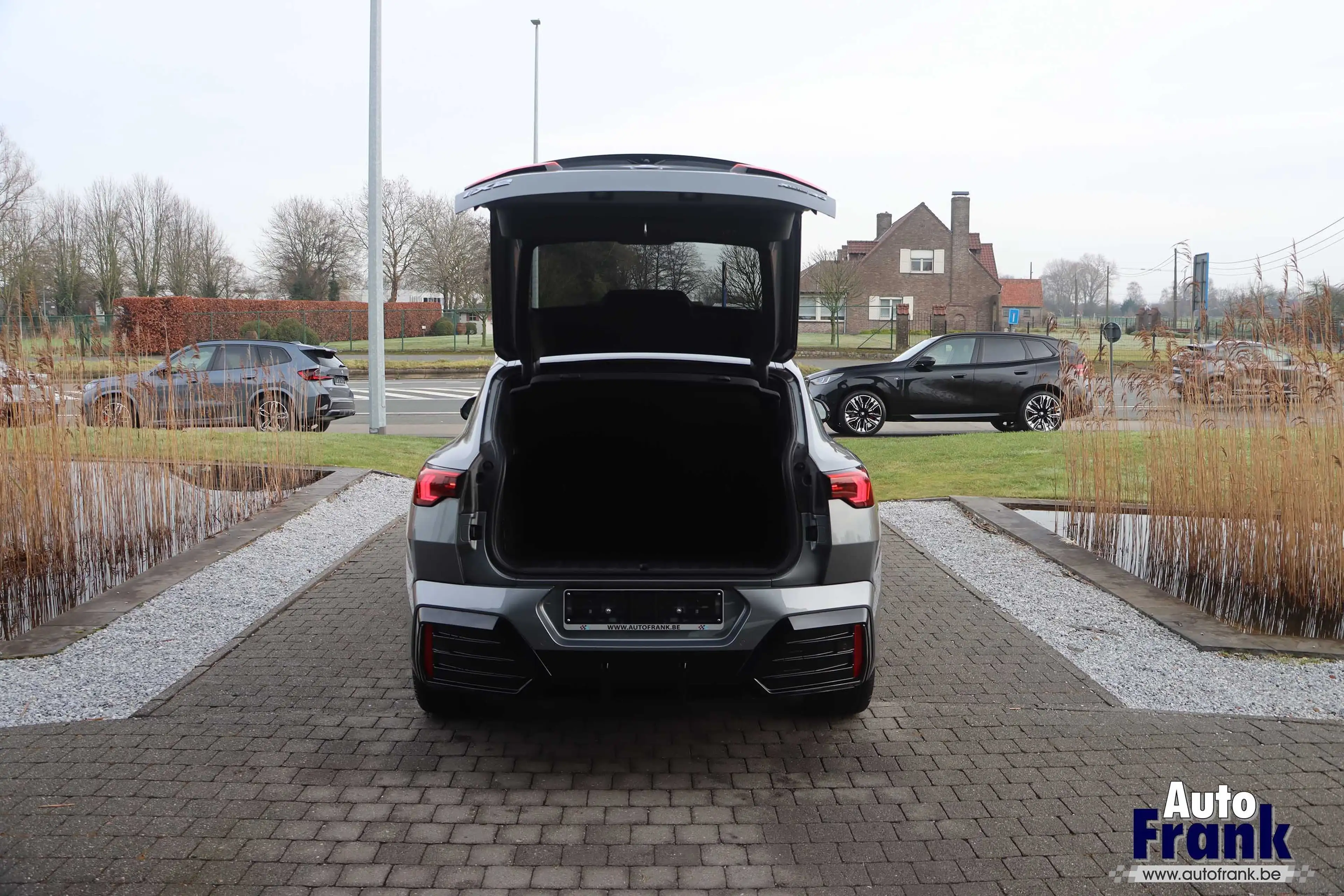 BMW iX2 30 / 4X4 / M-SPORT / KEYLESS / ADAP LED / VERW ZTL — photo 13
