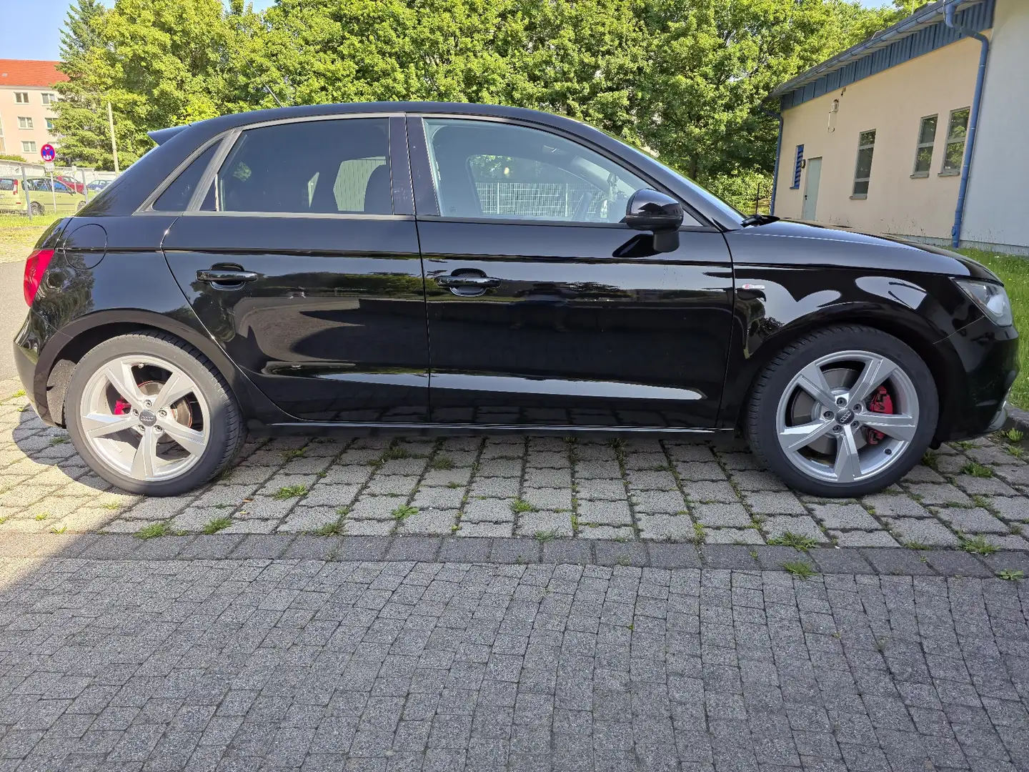 Audi A1 S line Sportpaket Schwarz - 1