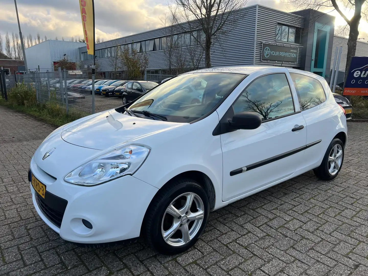 Renault Clio 1.2 Special Line - AIRCO - NAVIGATIE - NIEUWE APK Wit - 2