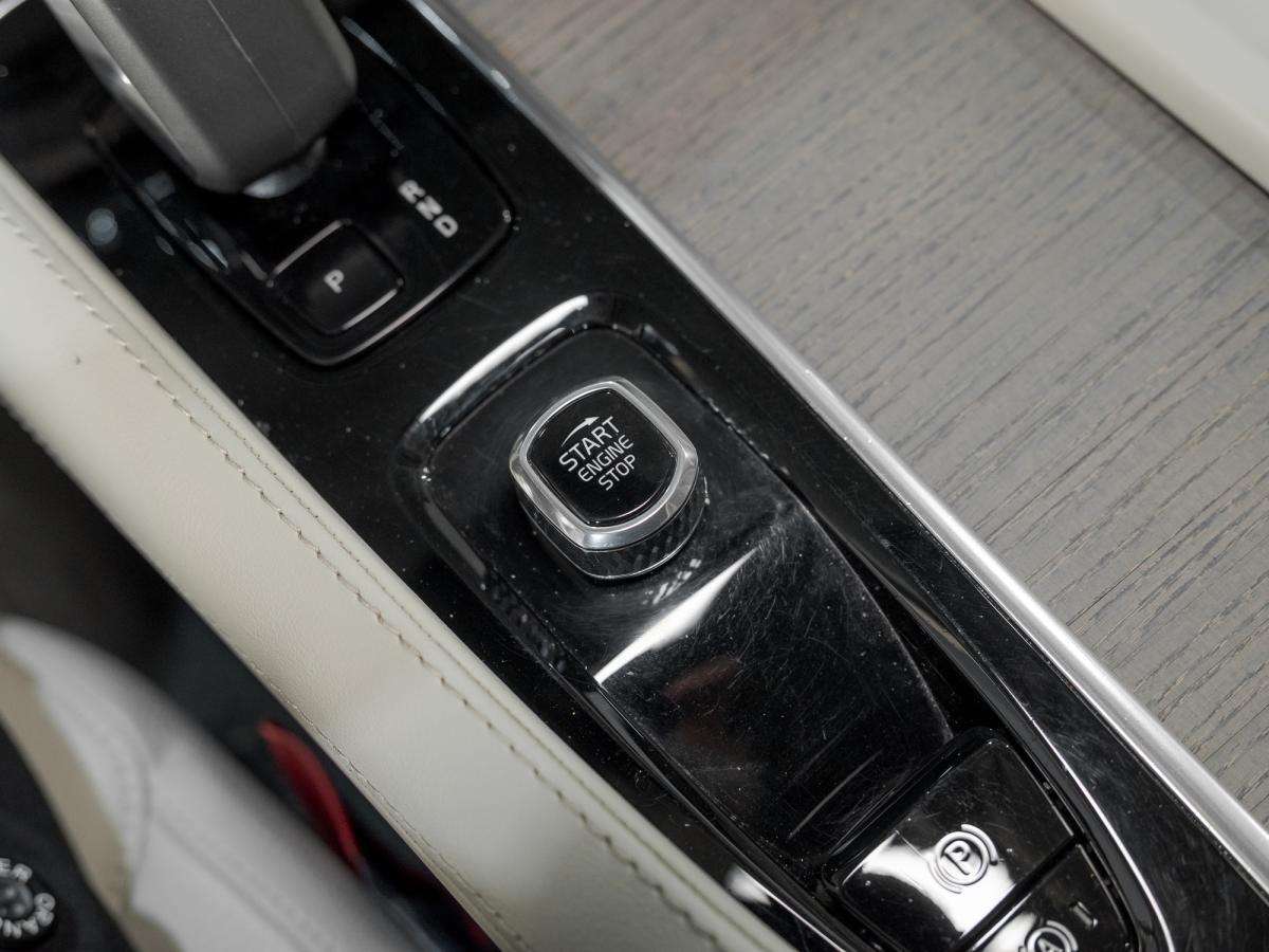 2024 Volvo Unspecified T8 PLUS BRIGHT THEME + HYBRIDE BRANCHABLE + 455HP thumb 24