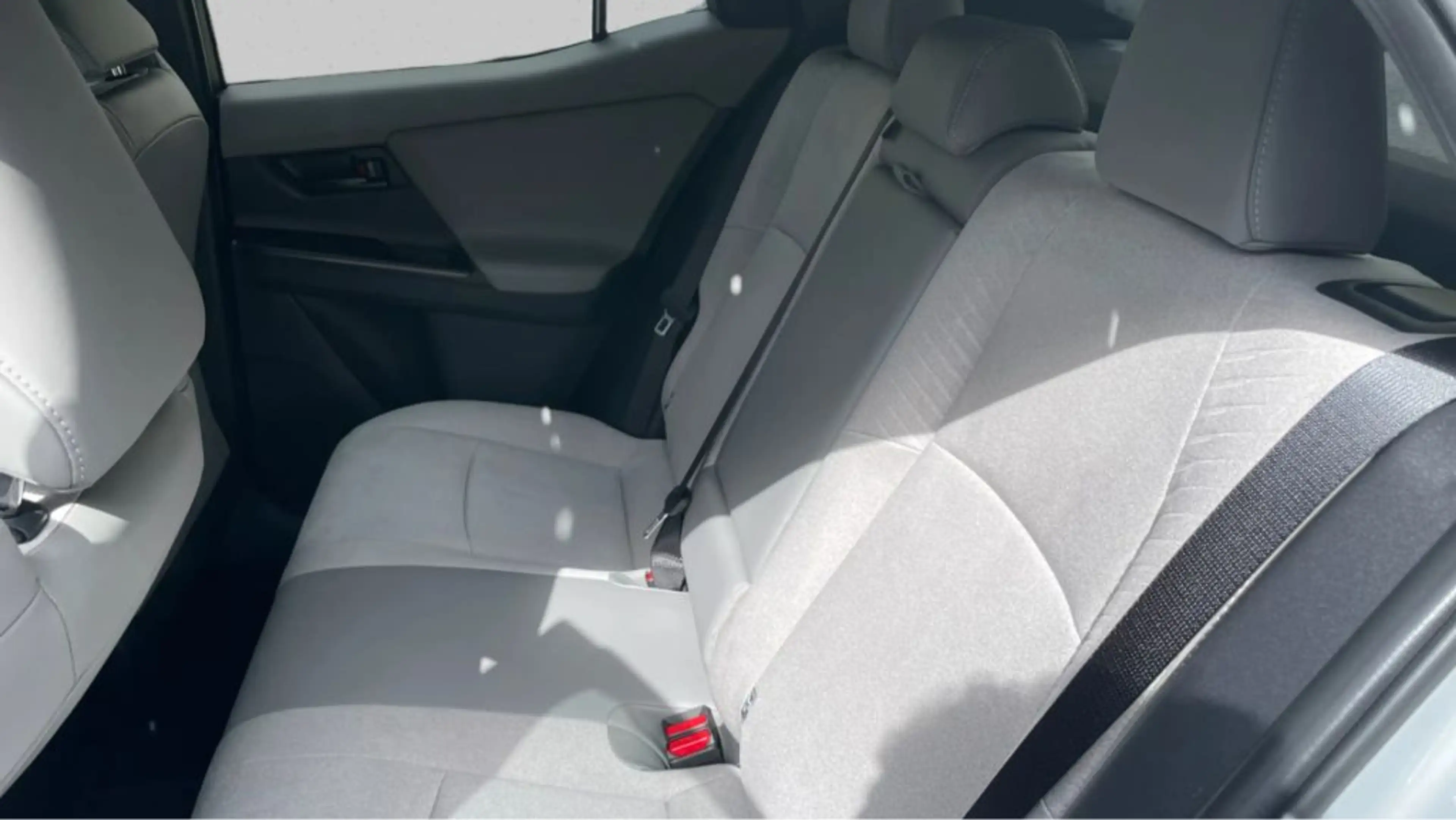 Toyota C-HR+ C-HR+ 77kWh AWD Lounge (NG26) — photo 11