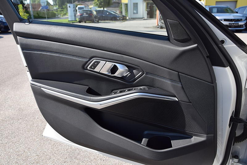 BMW 318 d M-Sport *Shadow-Line* — photo 11