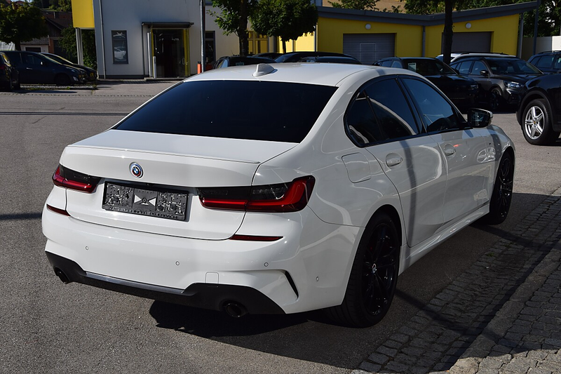BMW 318 d M-Sport *Shadow-Line* — photo 3