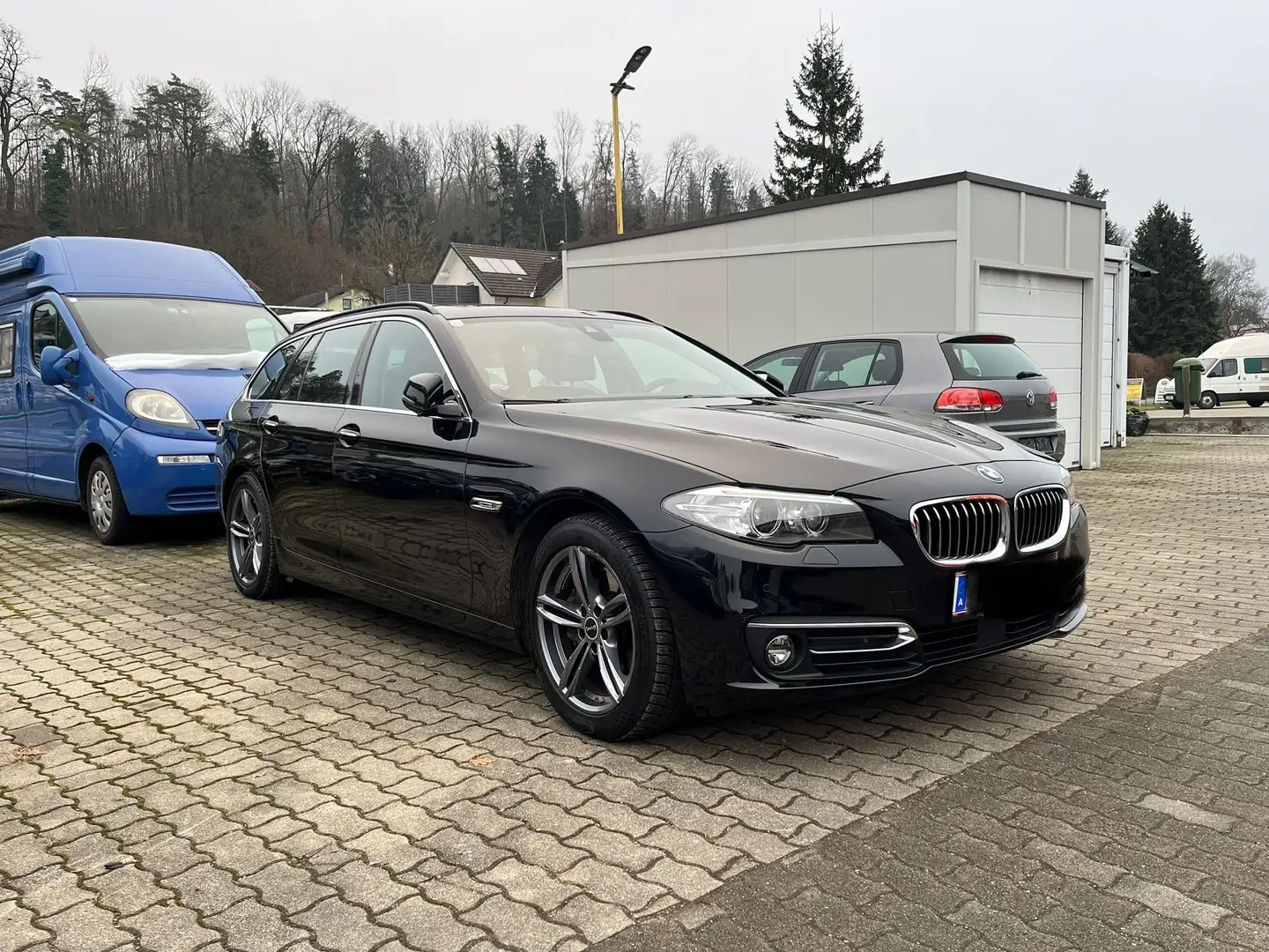 BMW 525 525d xDrive Touring Aut. Schwarz - 1